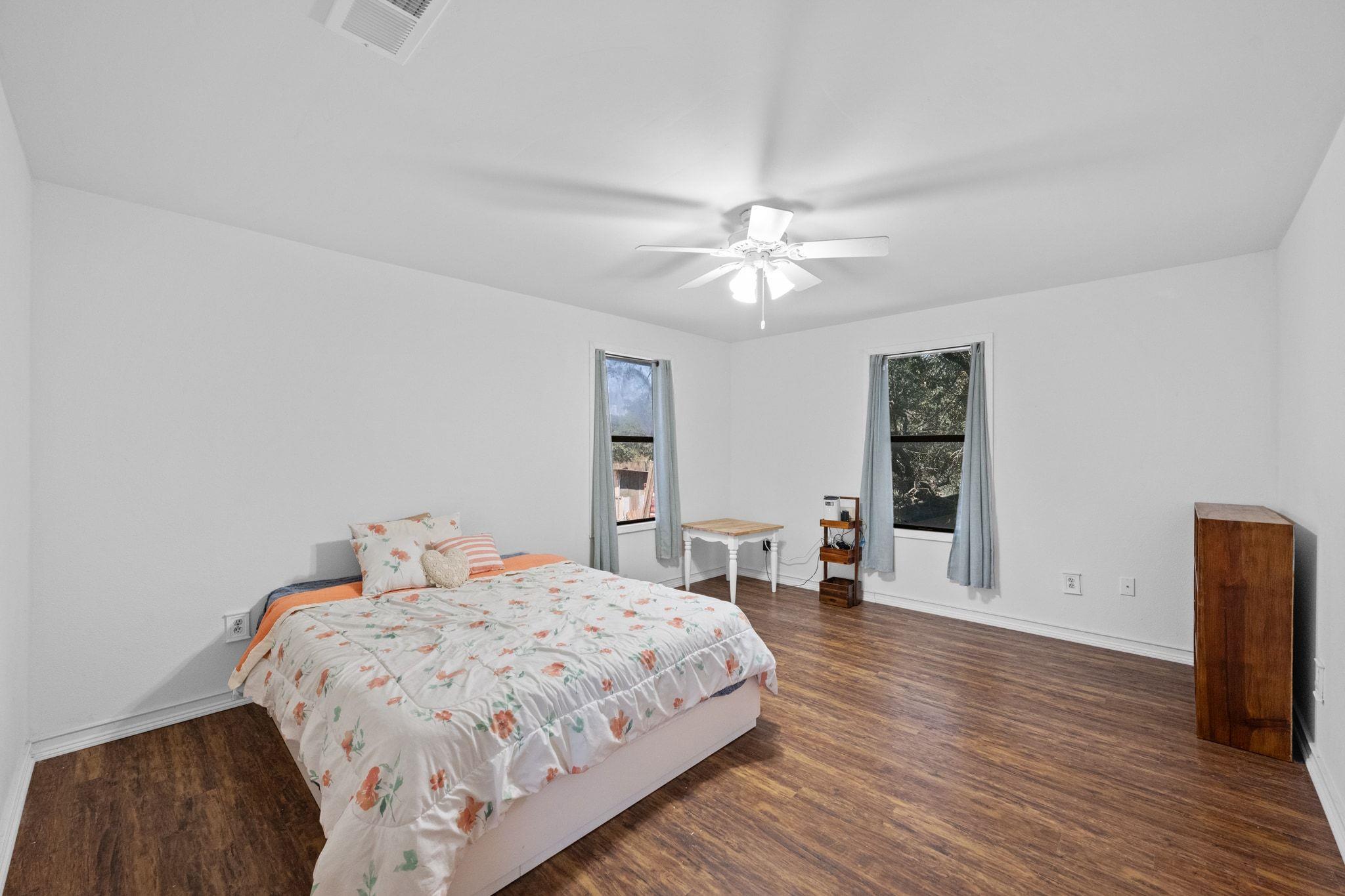 376 Jones Rd, Cedar Creek, TX 78612