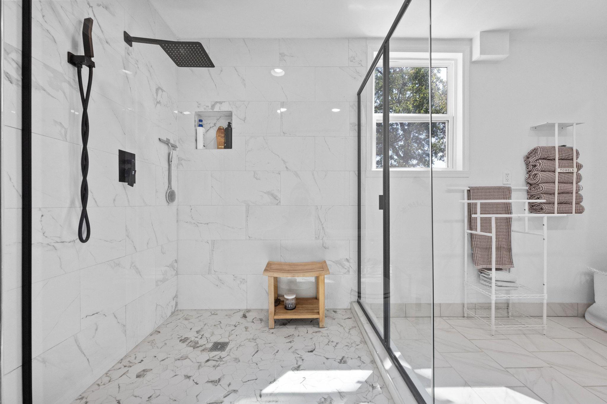 376 Jones Rd, Cedar Creek, TX 78612