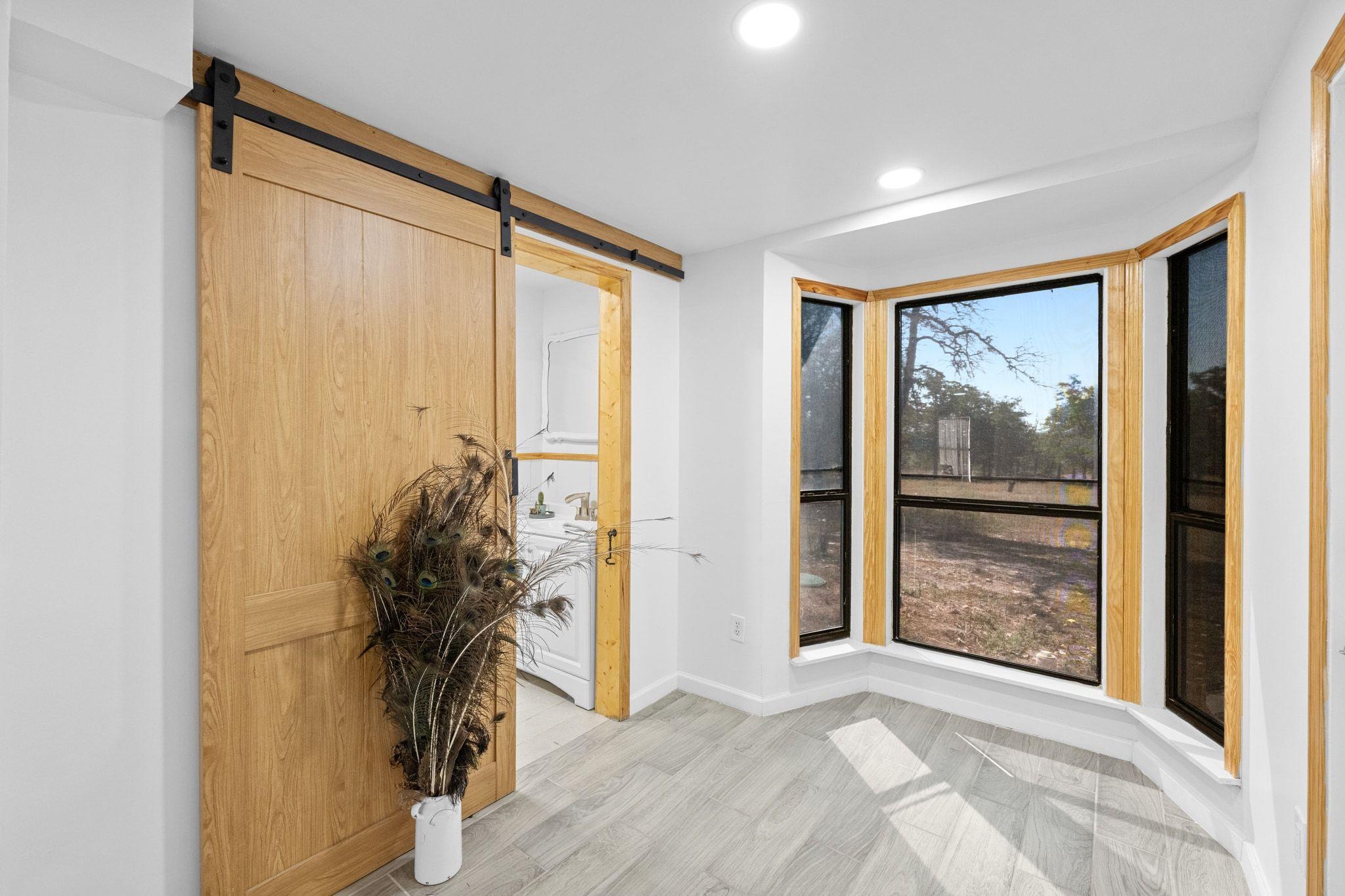 376 Jones Rd, Cedar Creek, TX 78612