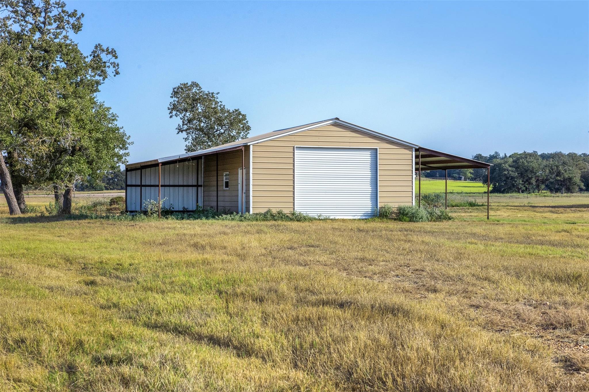 1463 CR 324, Lincoln, TX 78948