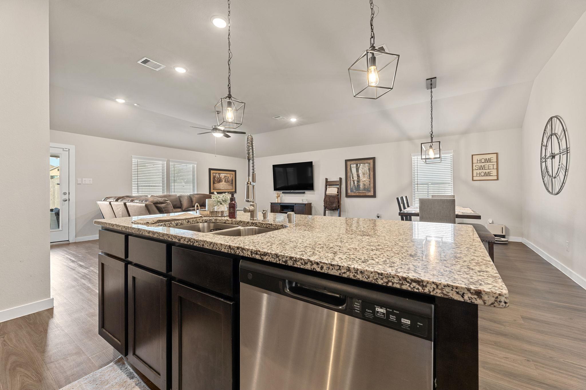 7643 Tramontana Ln, Baytown, TX 77523