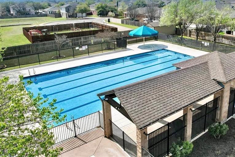 916 Gentry Dr, Leander, TX 78641