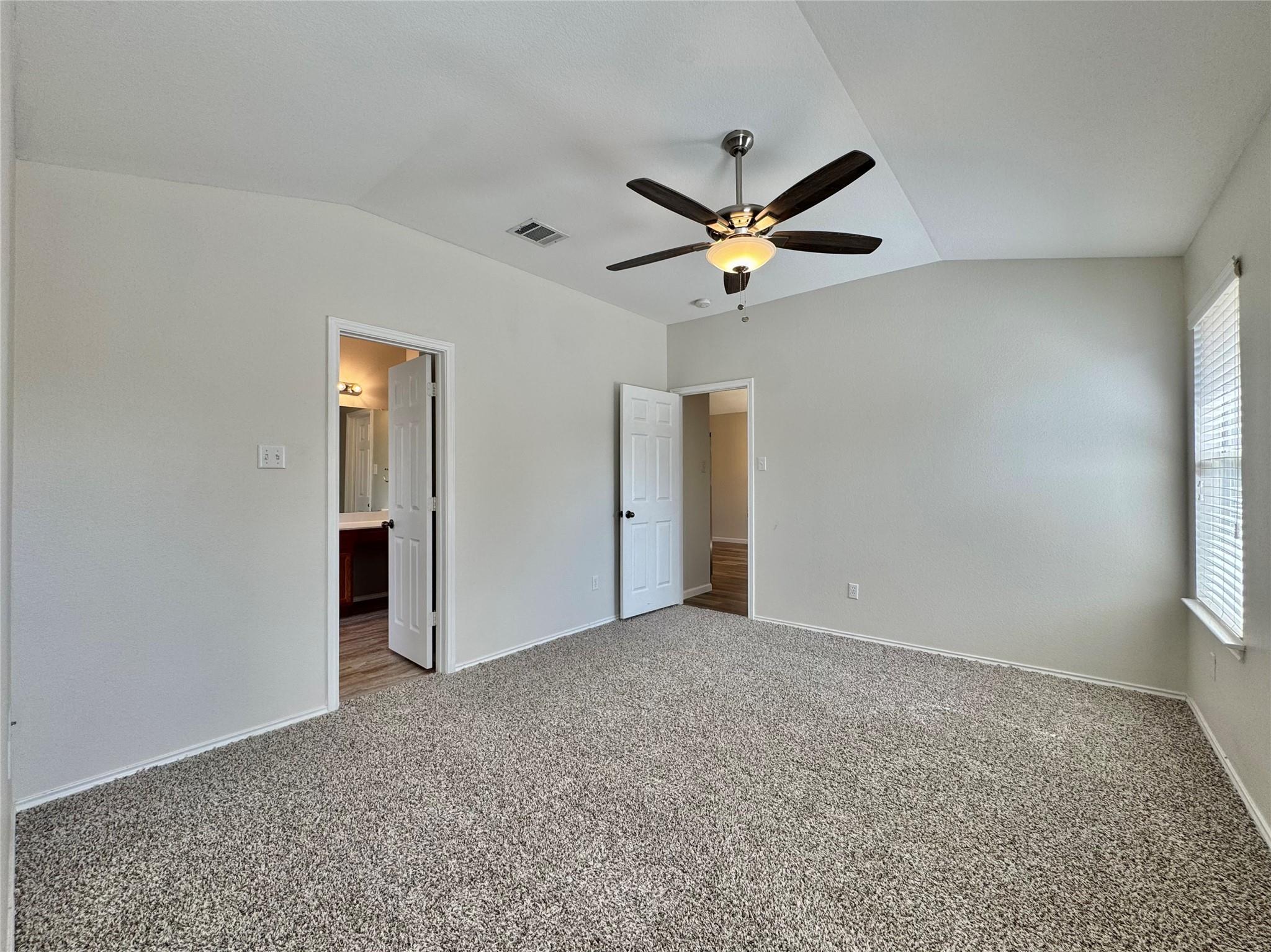 916 Gentry Dr, Leander, TX 78641