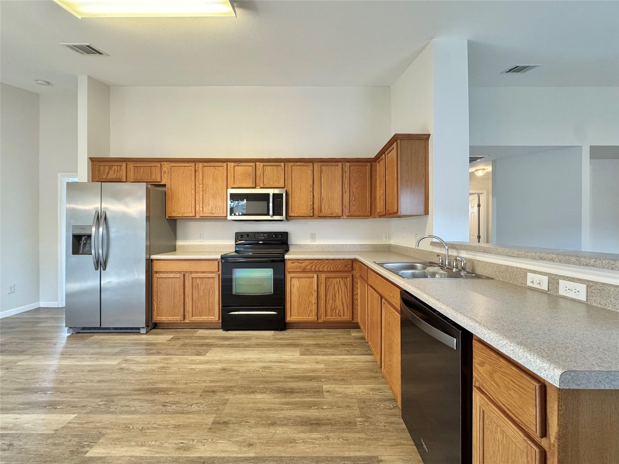 916 Gentry Dr, Leander, TX 78641