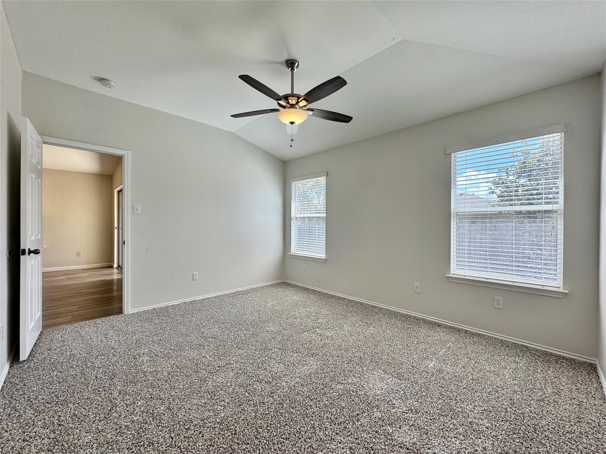 916 Gentry Dr, Leander, TX 78641