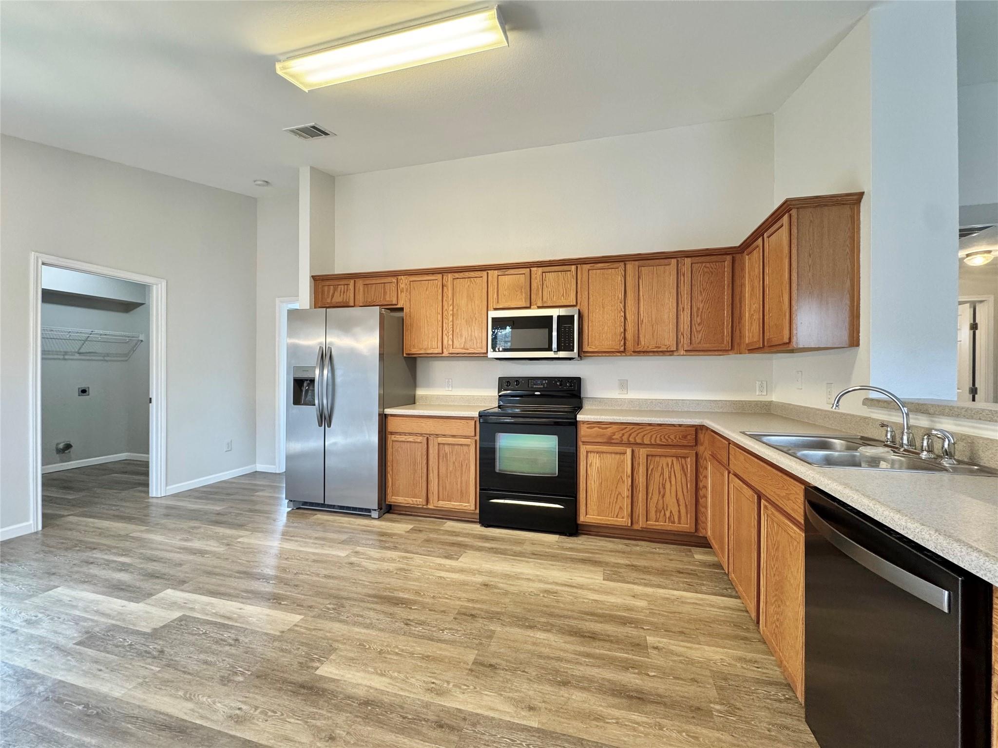 916 Gentry Dr, Leander, TX 78641