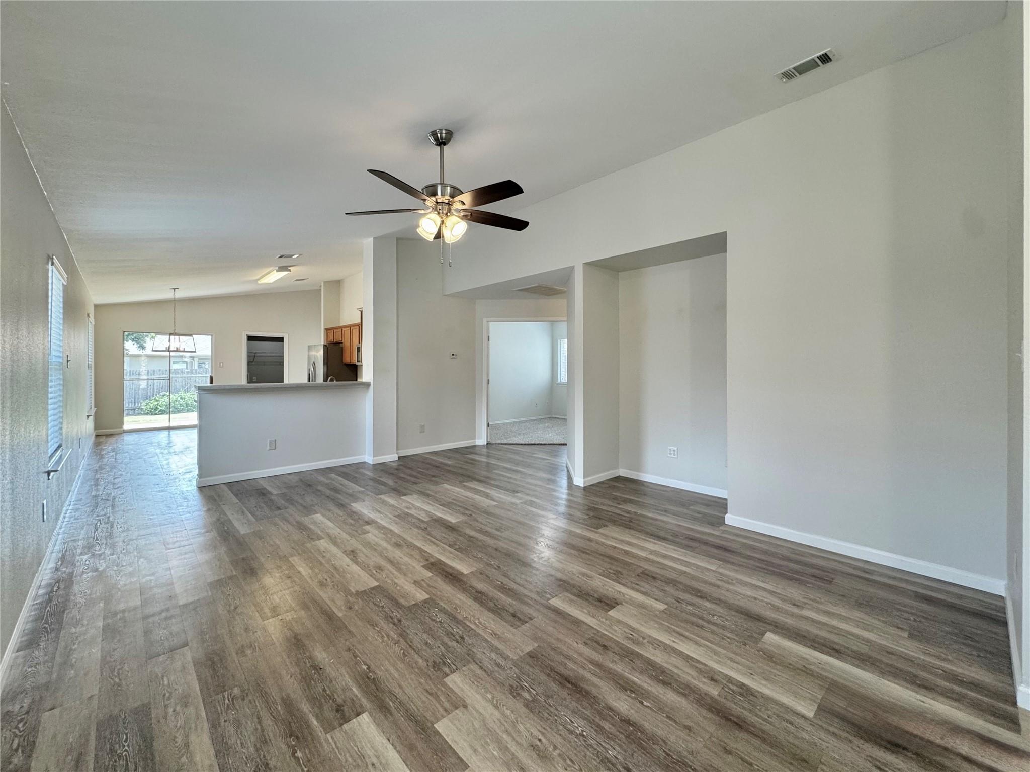 916 Gentry Dr, Leander, TX 78641