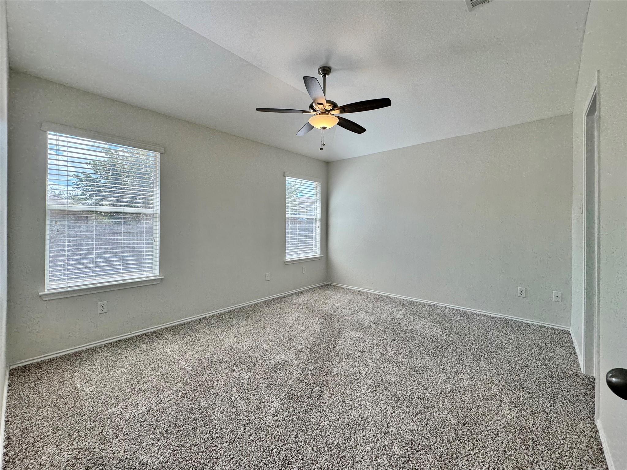 916 Gentry Dr, Leander, TX 78641