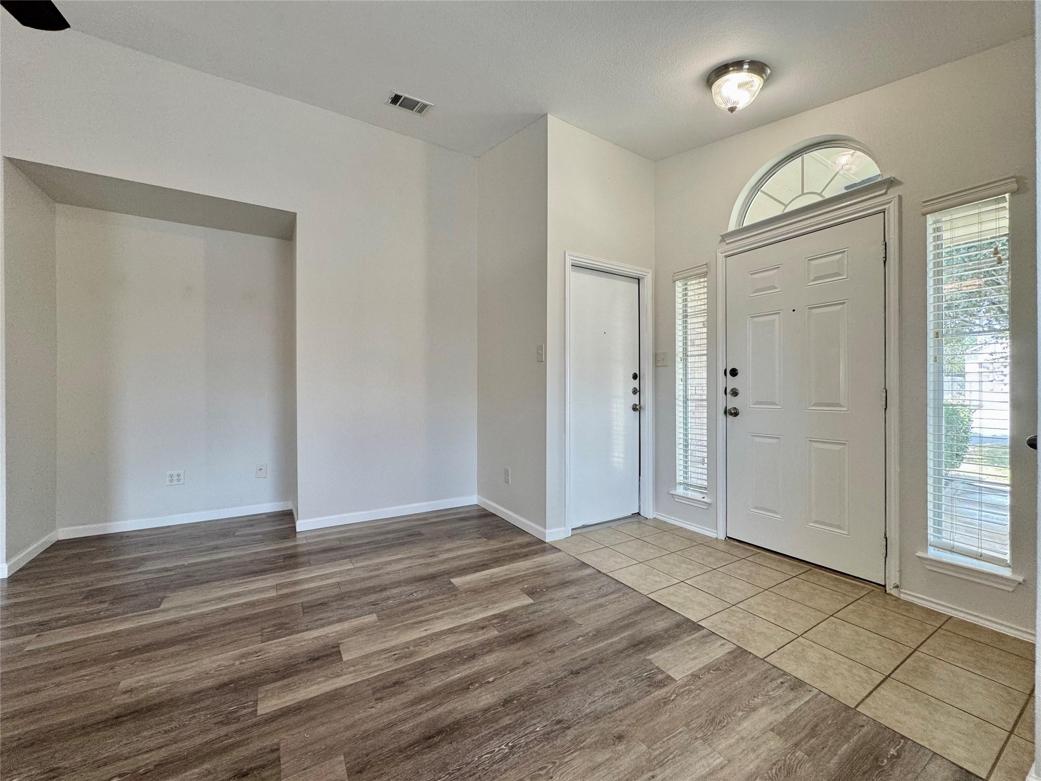 916 Gentry Dr, Leander, TX 78641