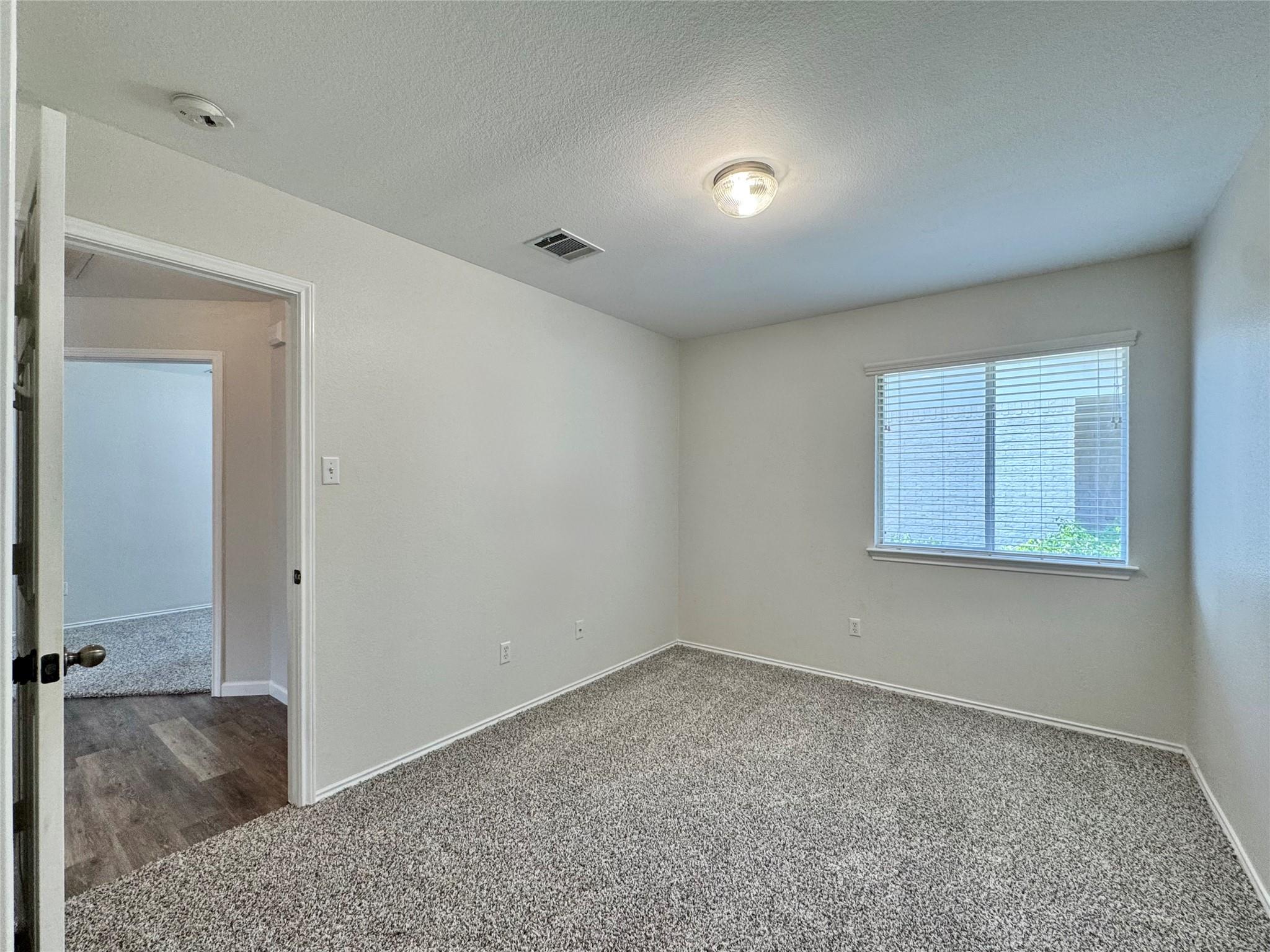 916 Gentry Dr, Leander, TX 78641