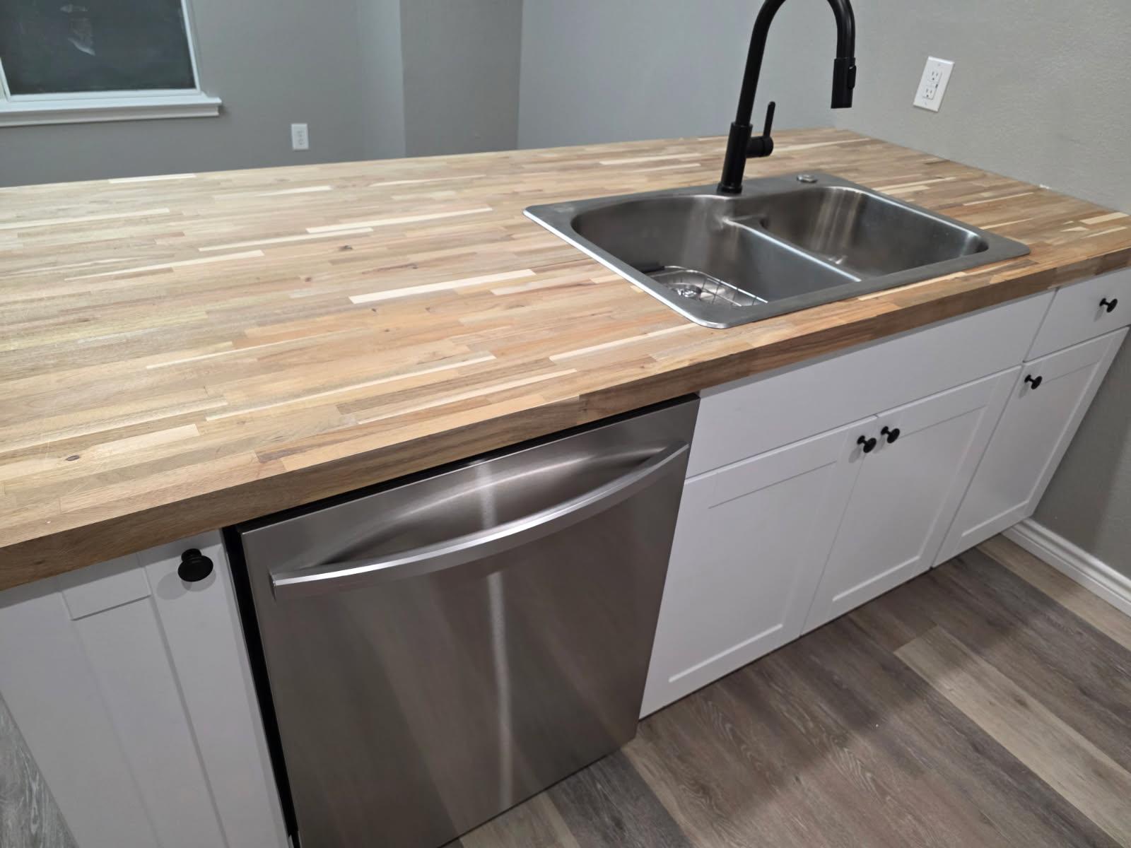 1806 Maplelawn St, Taylor, TX 76574