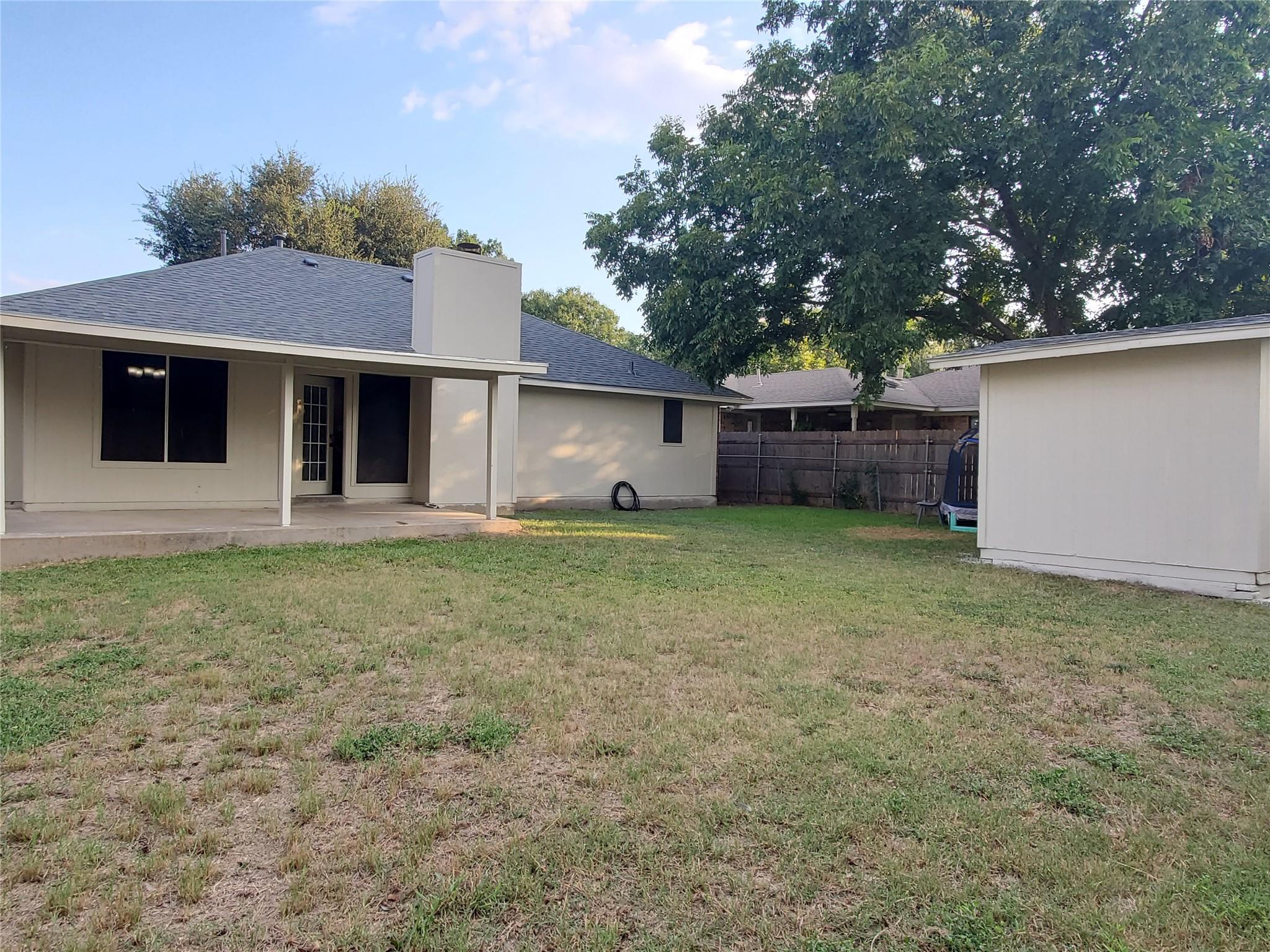 1806 Maplelawn St, Taylor, TX 76574