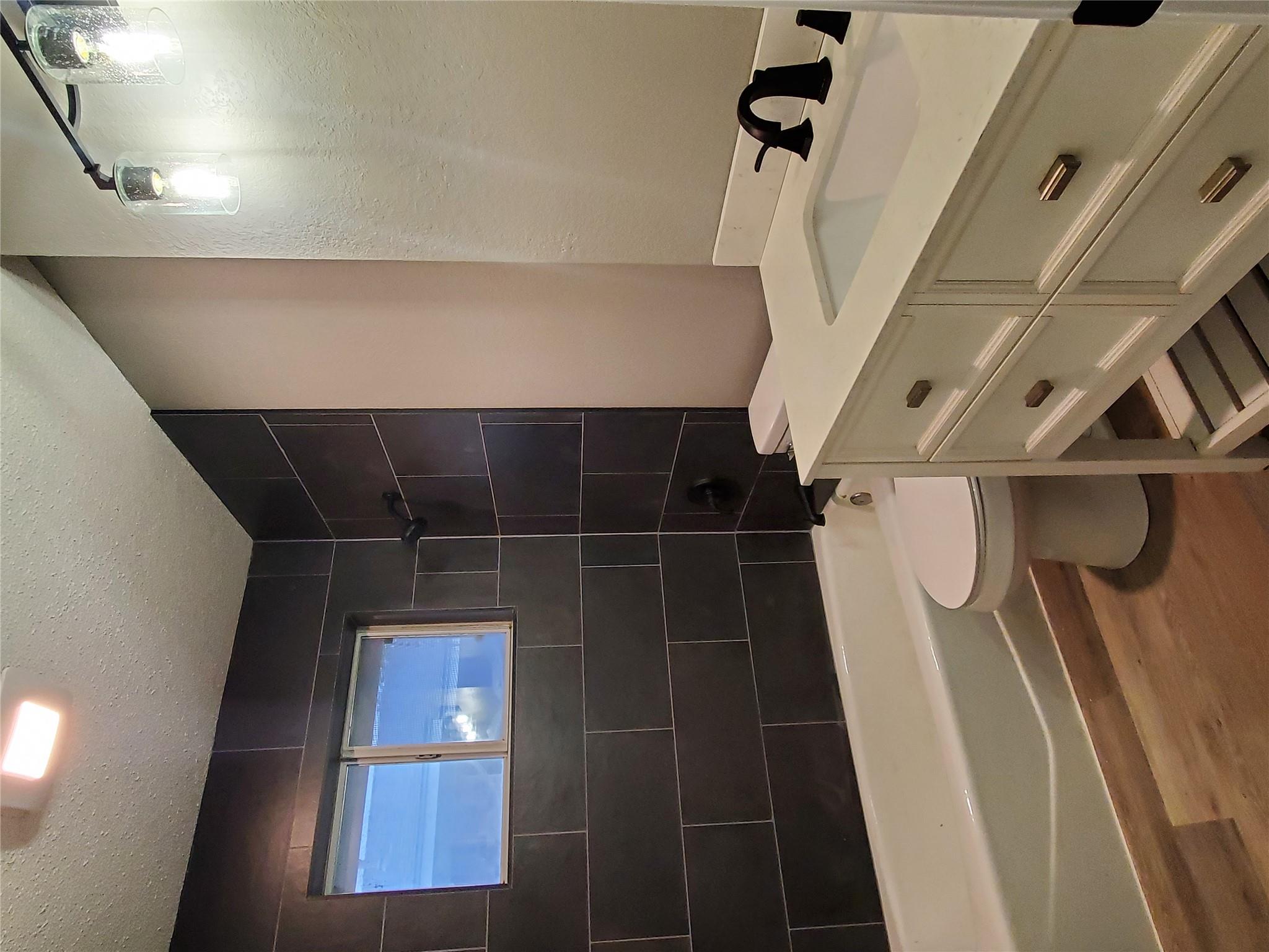 1806 Maplelawn St, Taylor, TX 76574