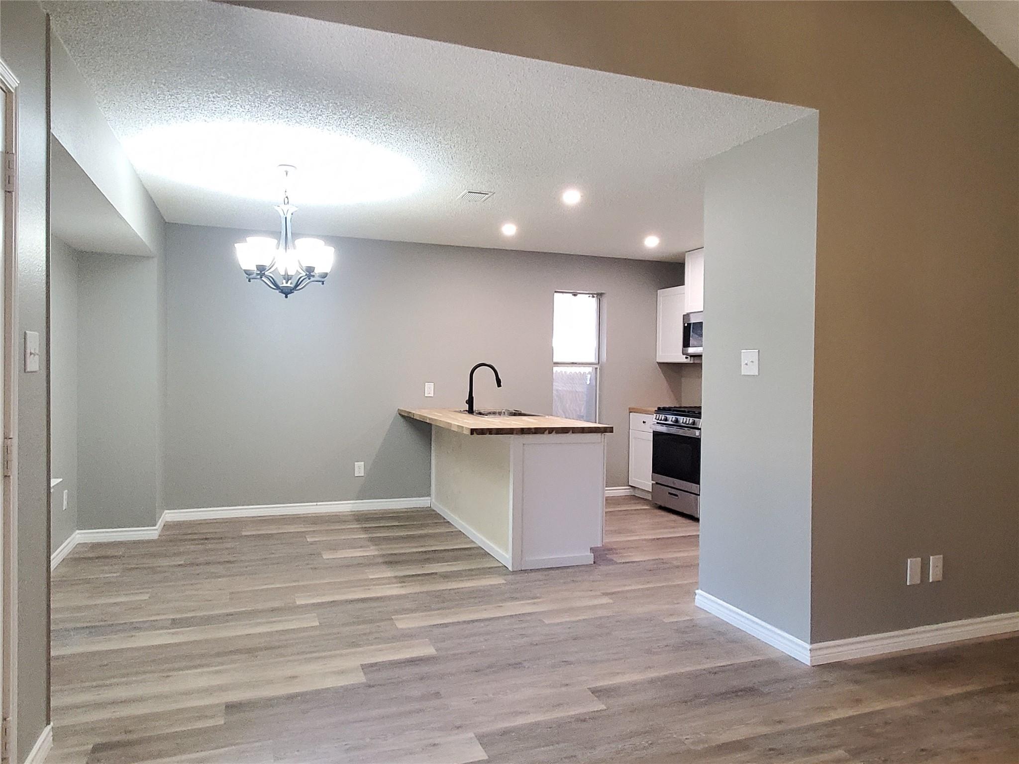 1806 Maplelawn St, Taylor, TX 76574