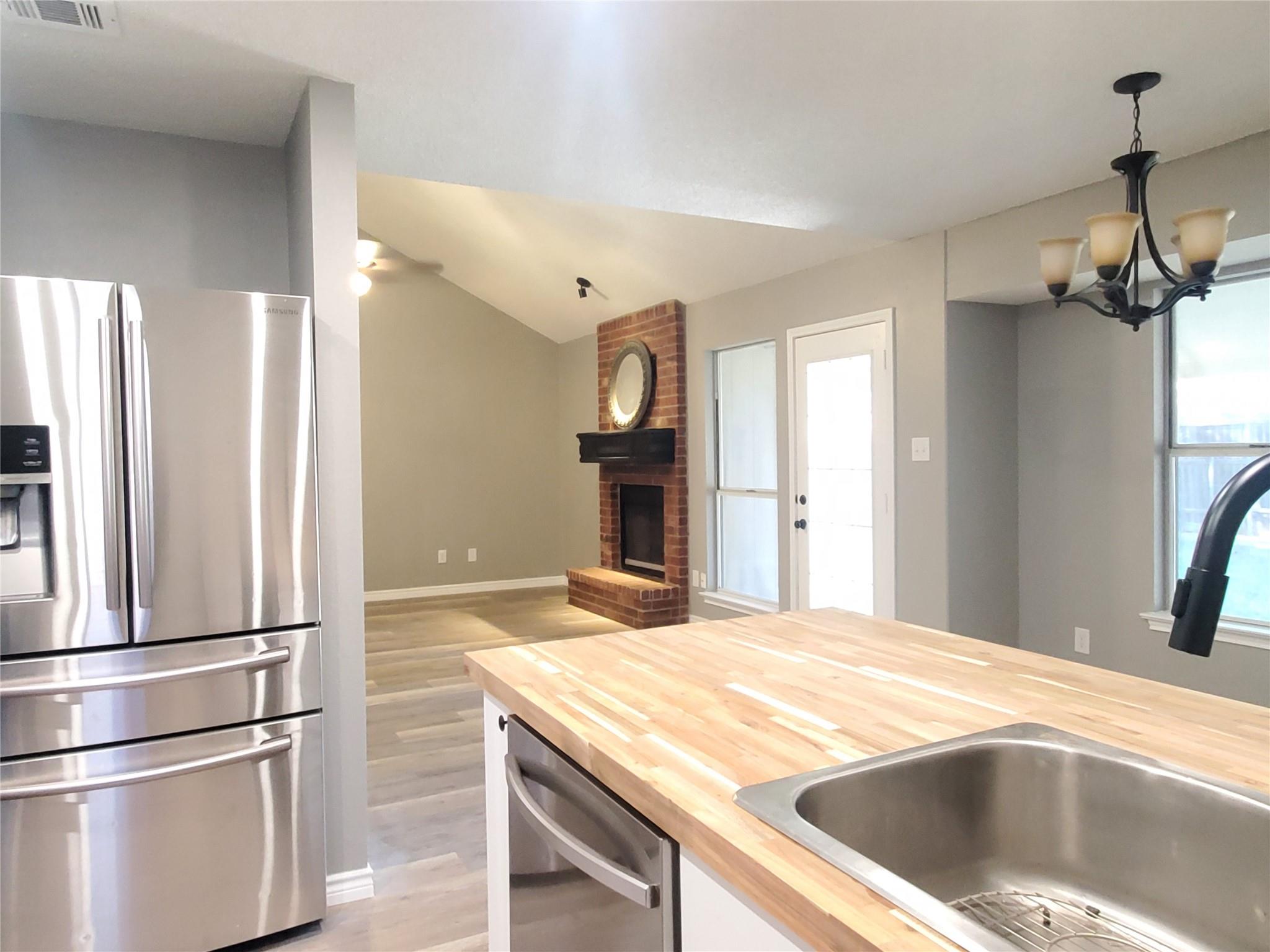 1806 Maplelawn St, Taylor, TX 76574