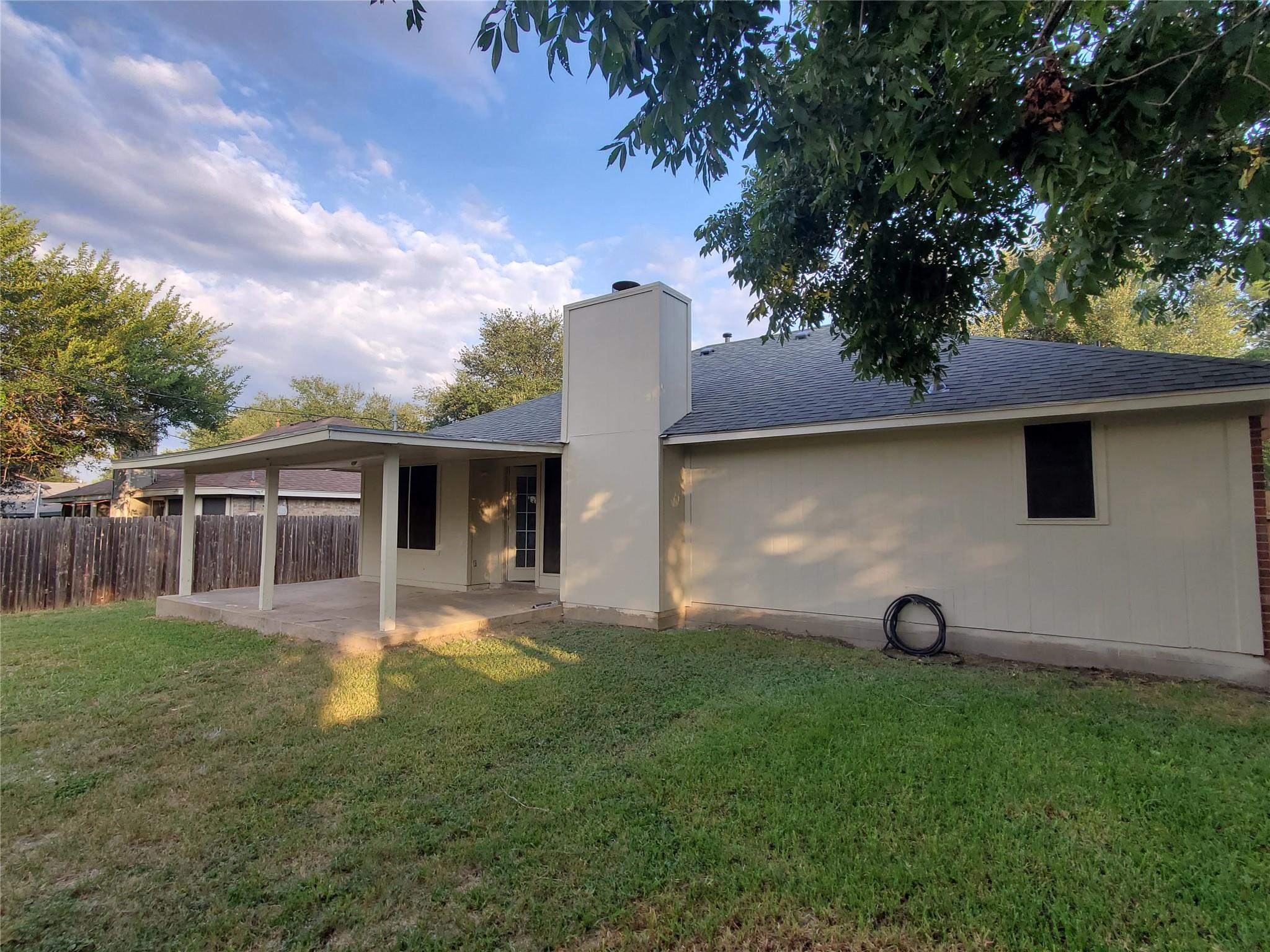 1806 Maplelawn St, Taylor, TX 76574