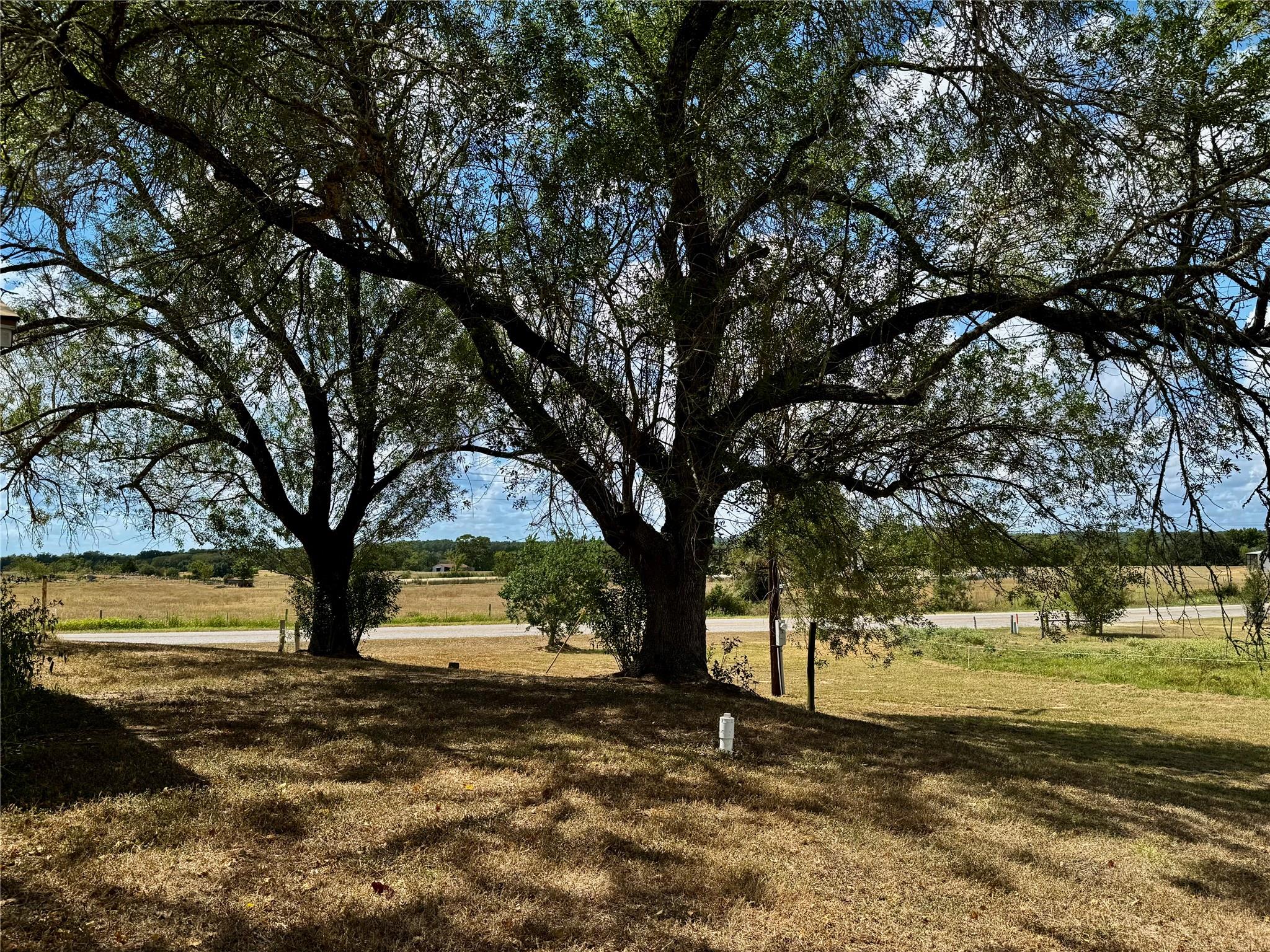 7611 Schramm Rd, La Grange, TX 78945