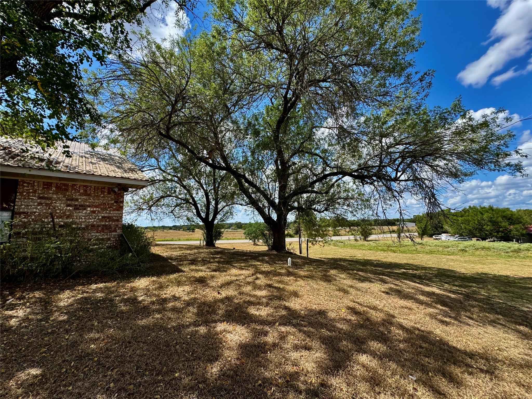 7611 Schramm Rd, La Grange, TX 78945