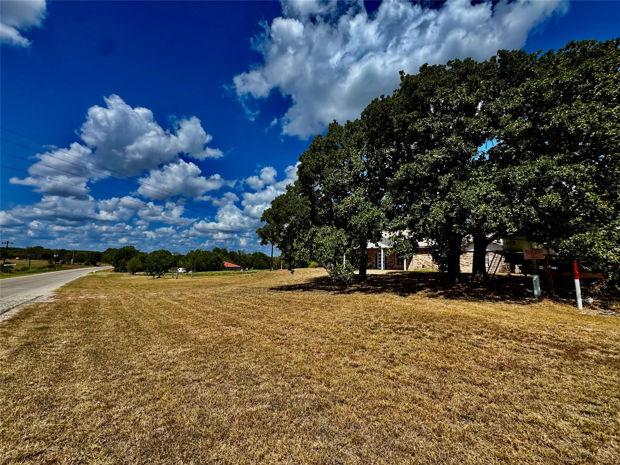 7611 Schramm Rd, La Grange, TX 78945