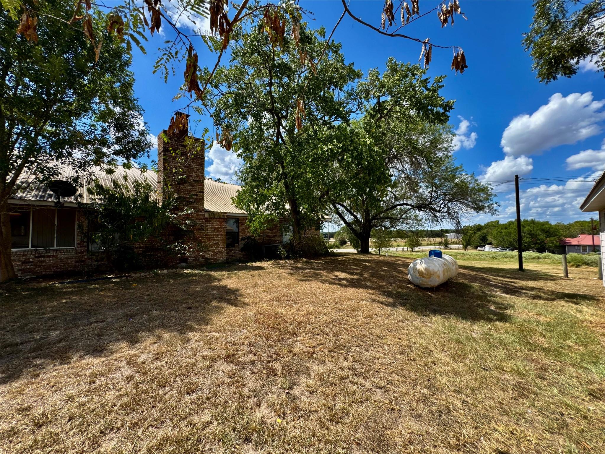 7611 Schramm Rd, La Grange, TX 78945