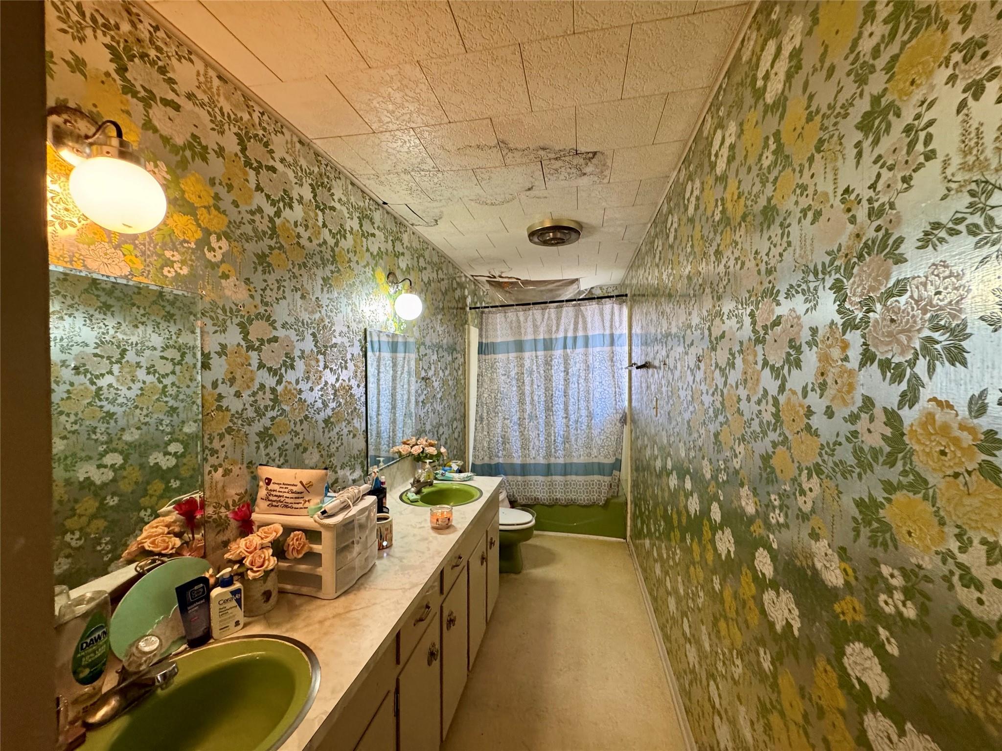 7611 Schramm Rd, La Grange, TX 78945