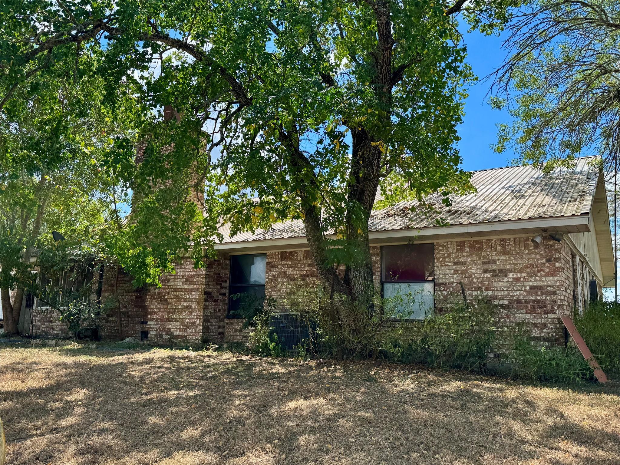 7611 Schramm Rd, La Grange, TX 78945