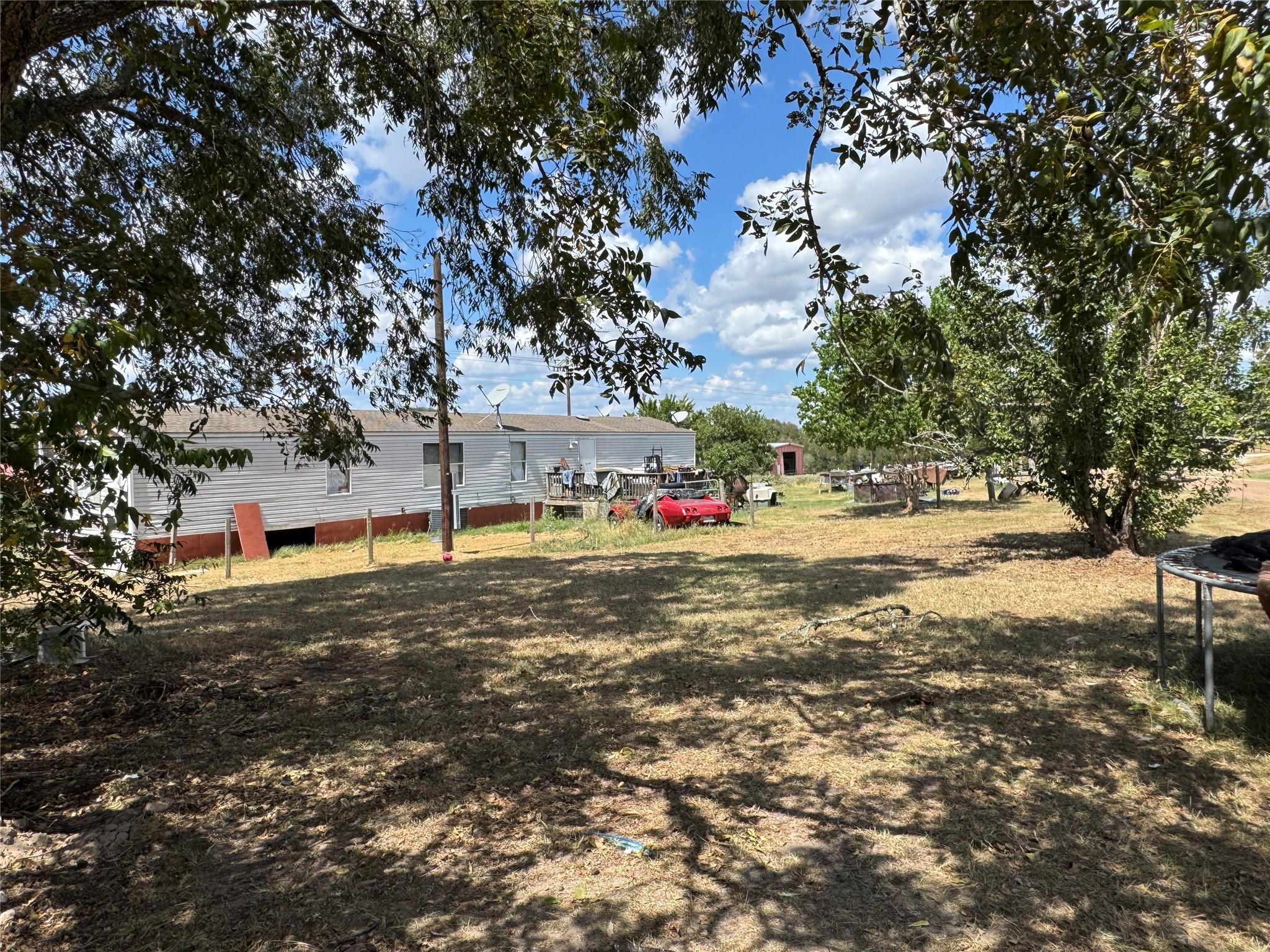 7611 Schramm Rd, La Grange, TX 78945