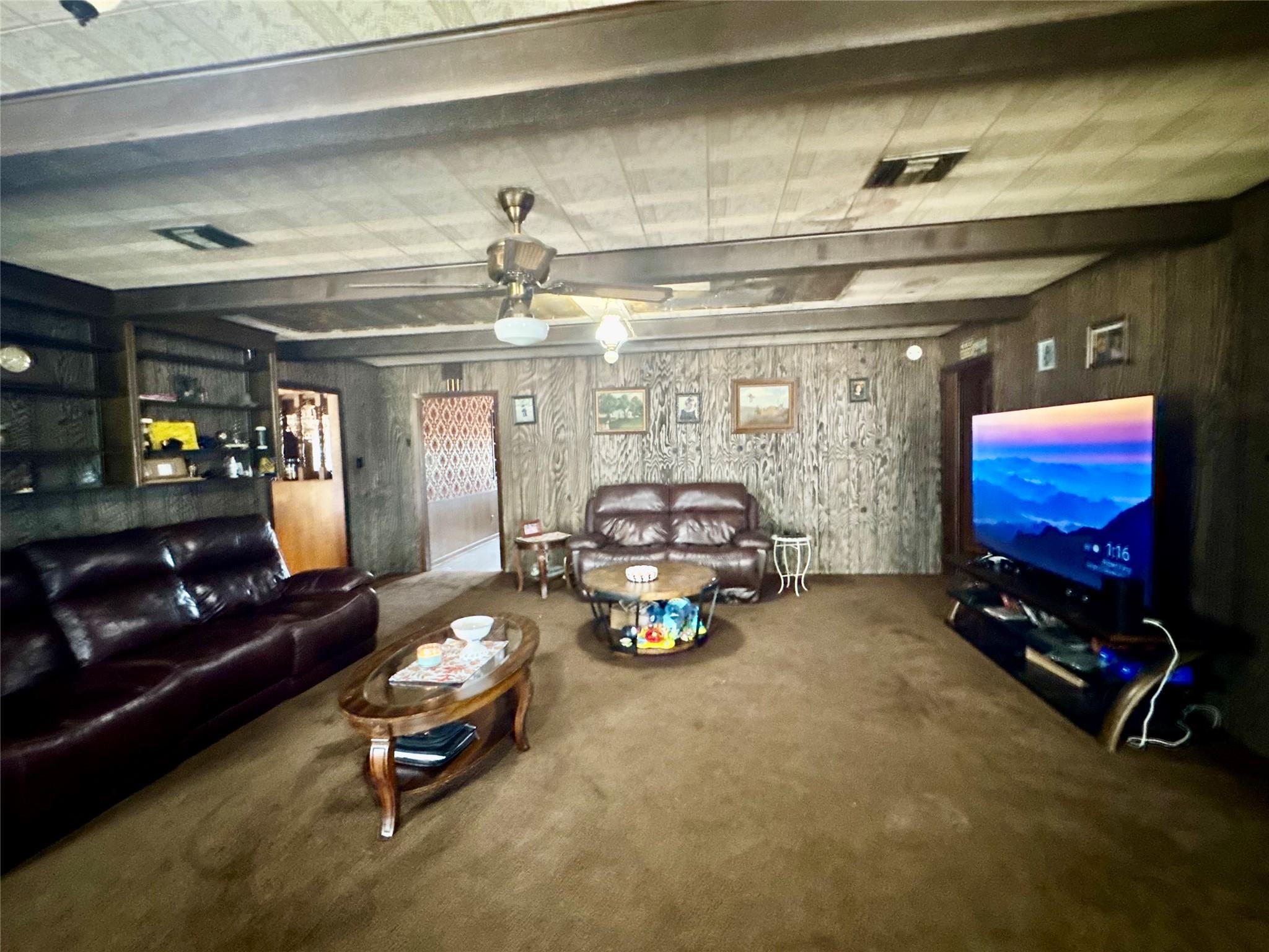 7611 Schramm Rd, La Grange, TX 78945