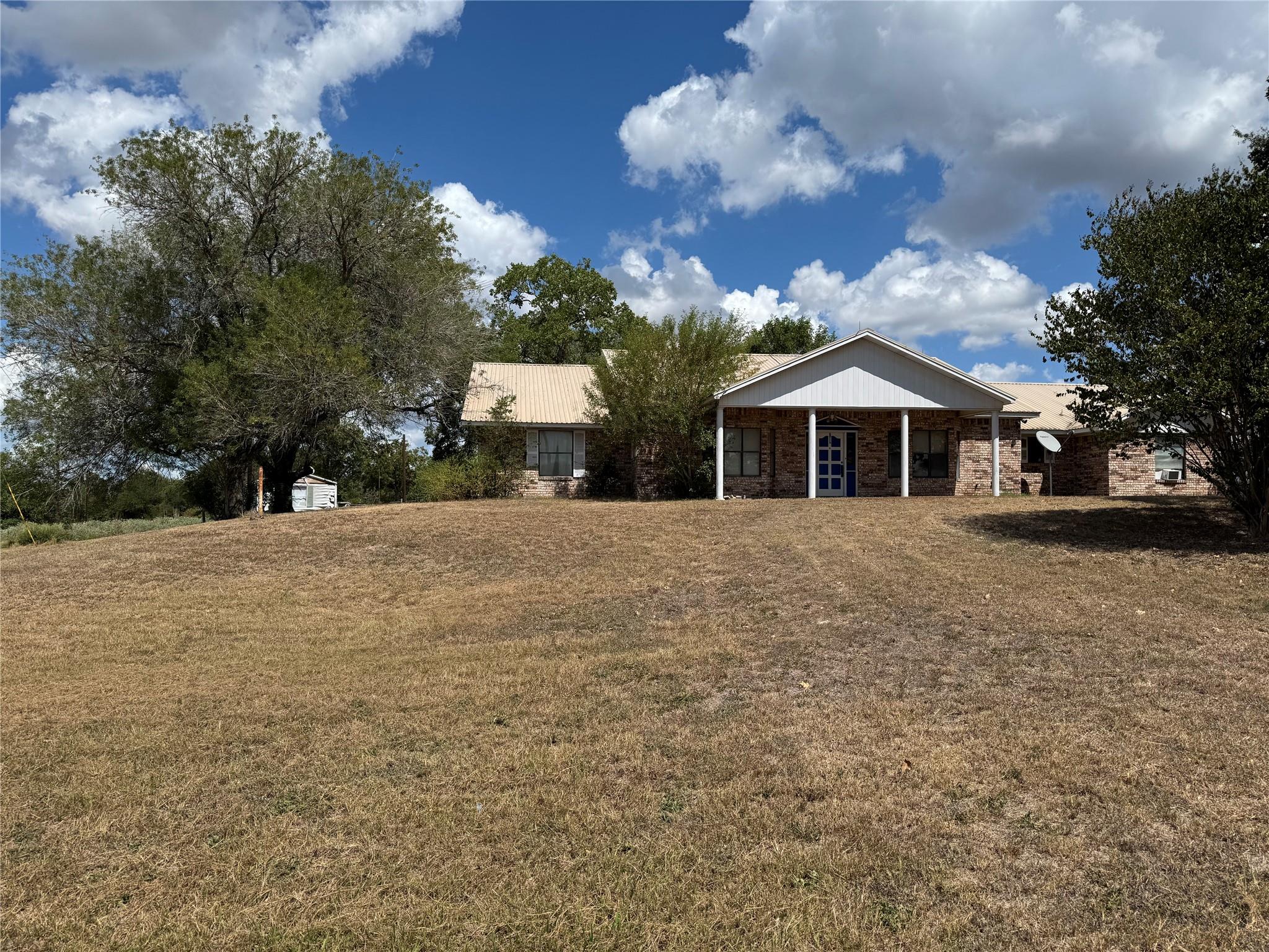 7611 Schramm Rd, La Grange, TX 78945