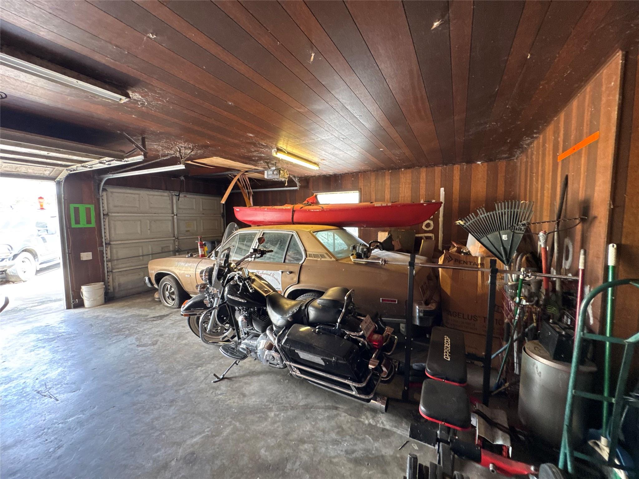 7611 Schramm Rd, La Grange, TX 78945