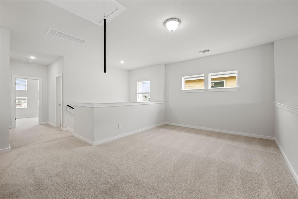 112 Alicante Ln, Liberty Hill, TX 78628