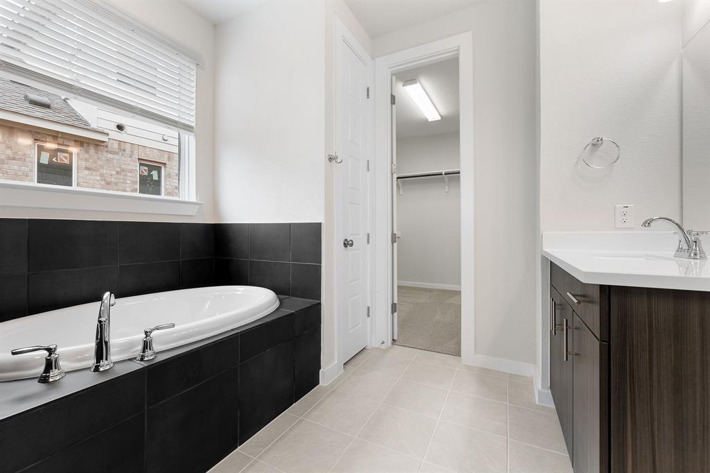 112 Alicante Ln, Liberty Hill, TX 78628