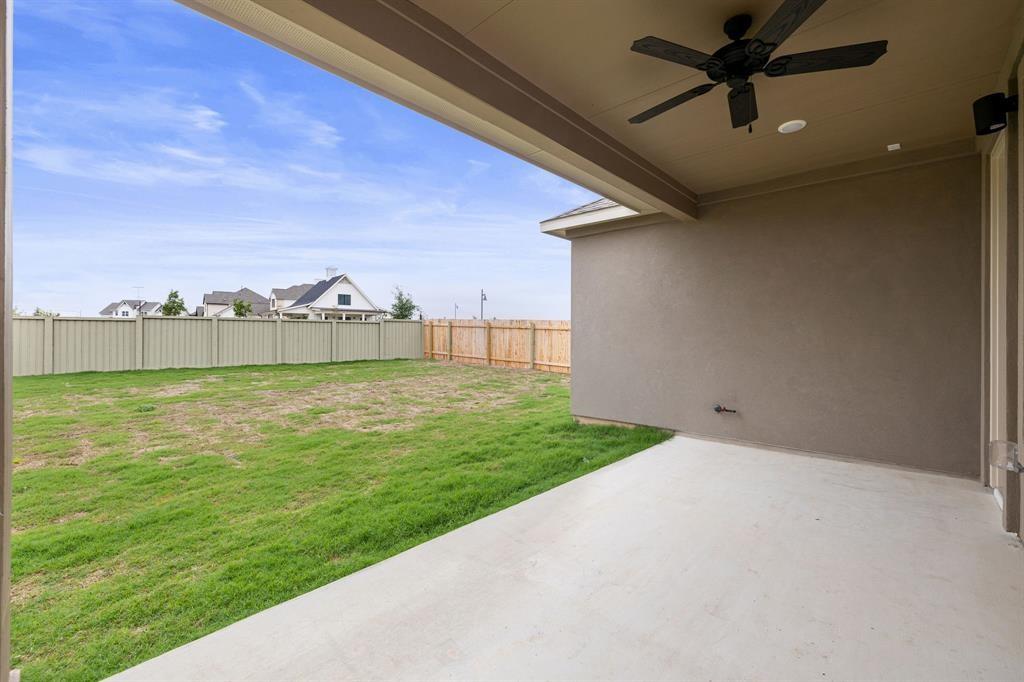 112 Alicante Ln, Liberty Hill, TX 78628