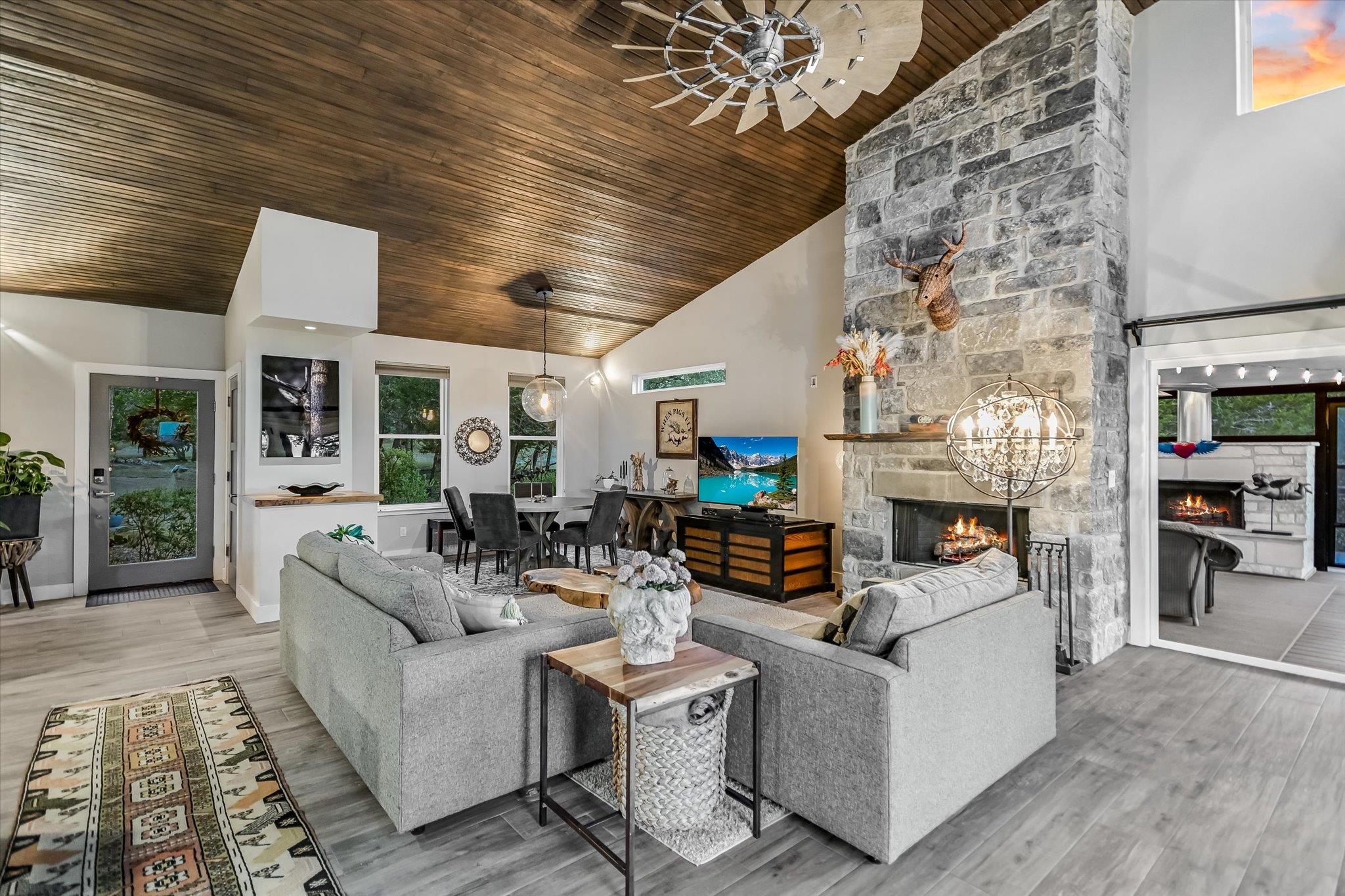 501 CAVE SPRINGS Dr, Wimberley, TX 78676