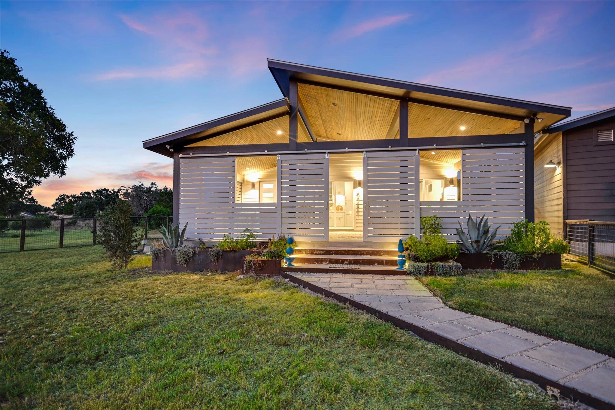 501 CAVE SPRINGS Dr, Wimberley, TX 78676