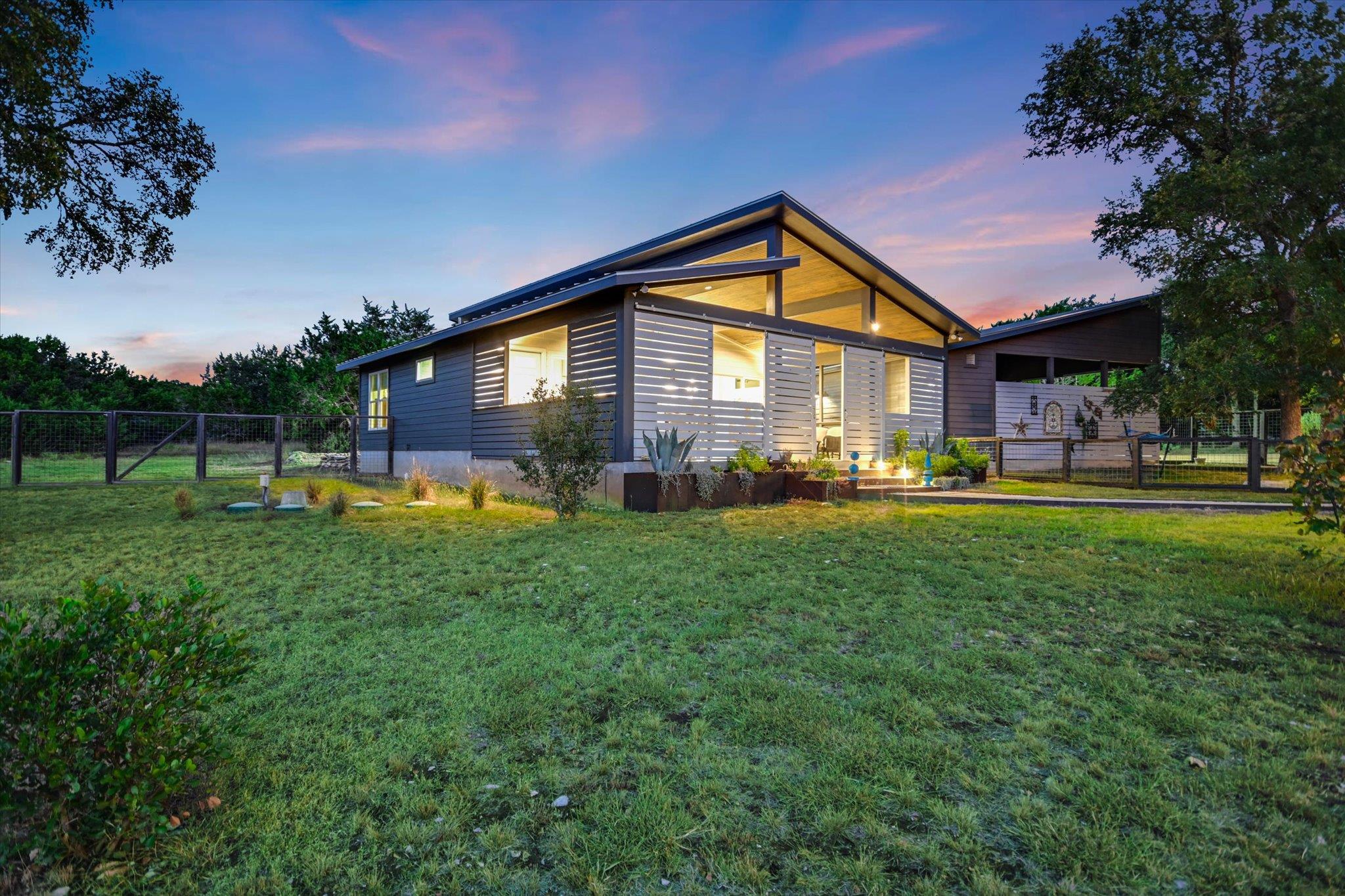 501 CAVE SPRINGS Dr, Wimberley, TX 78676