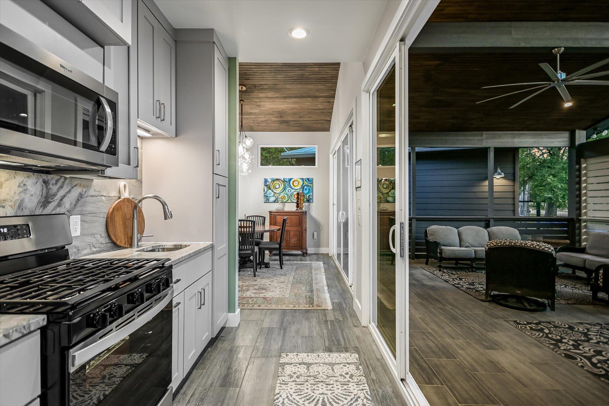 501 CAVE SPRINGS Dr, Wimberley, TX 78676