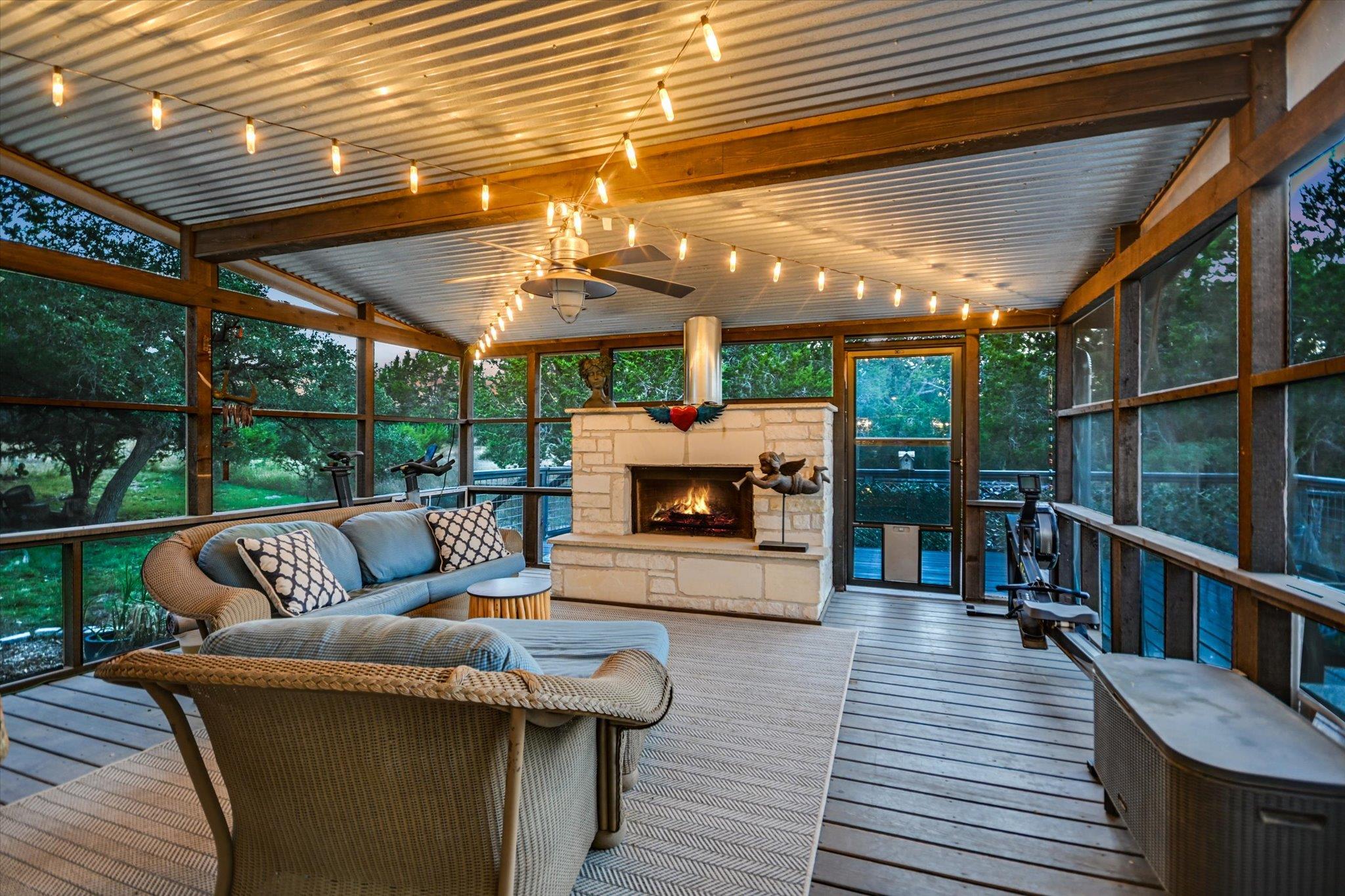 501 CAVE SPRINGS Dr, Wimberley, TX 78676