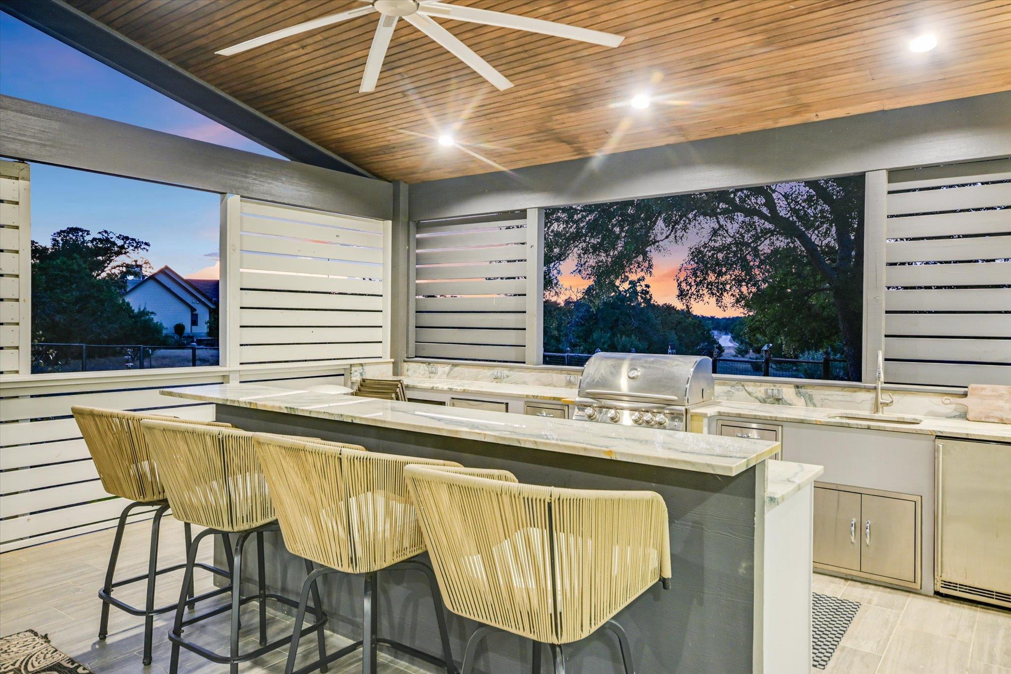 501 CAVE SPRINGS Dr, Wimberley, TX 78676