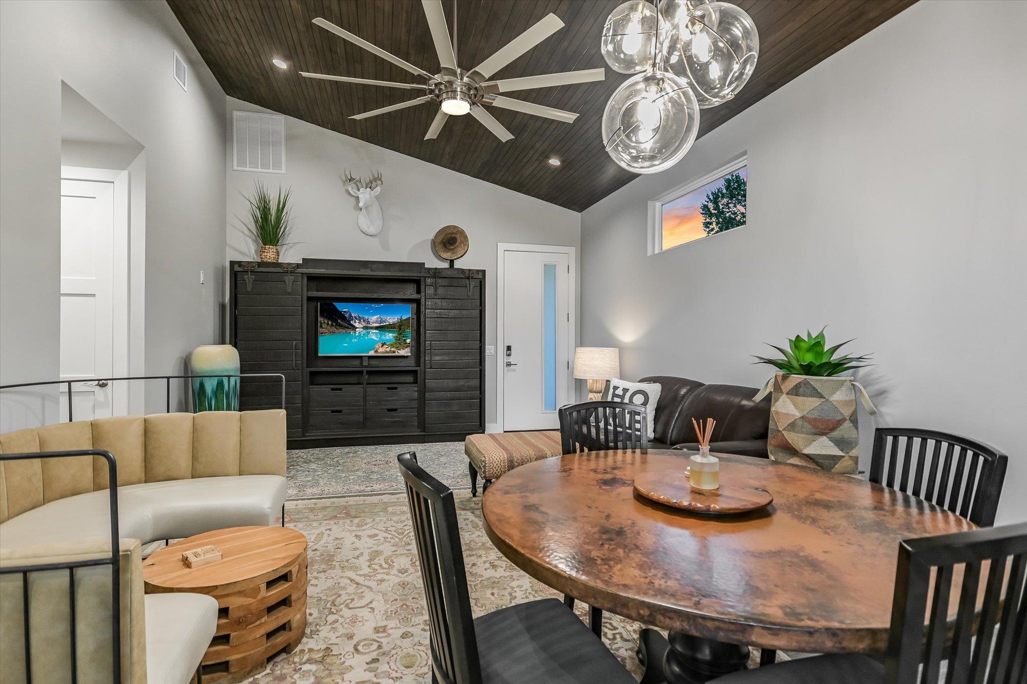 501 CAVE SPRINGS Dr, Wimberley, TX 78676