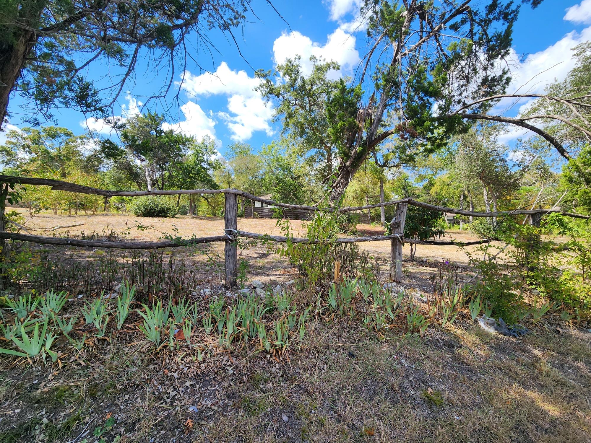 2 RED BUD Trl, Round Rock, TX 78665