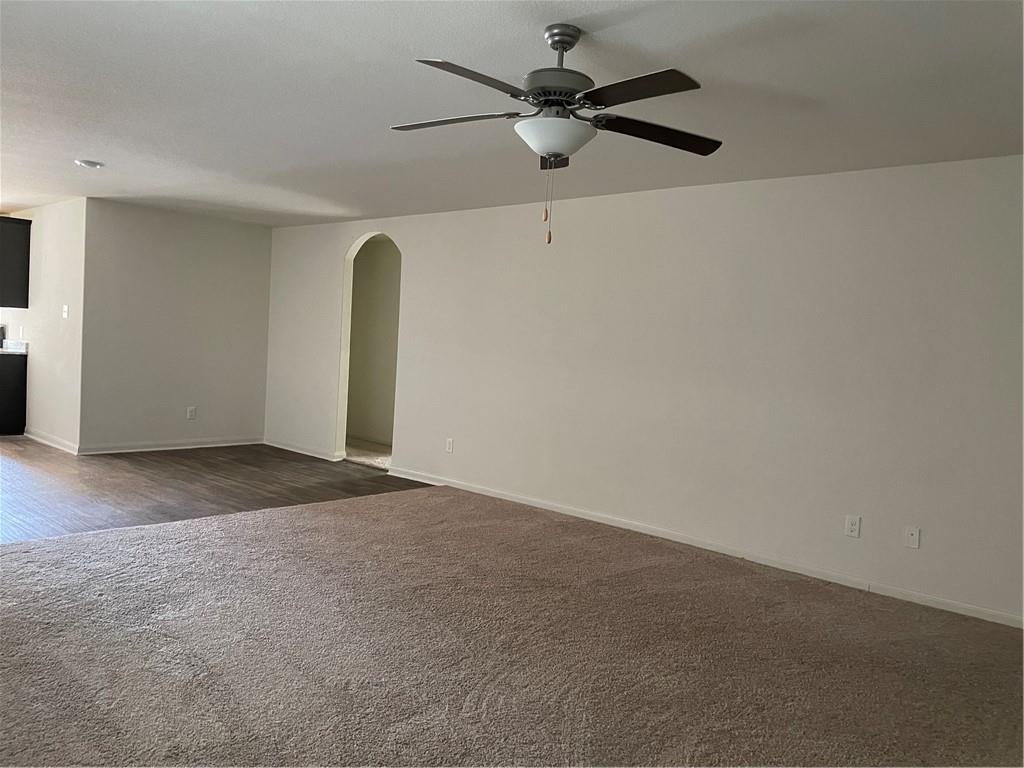 329 Crescent Park Dr, Jarrell, TX 76537