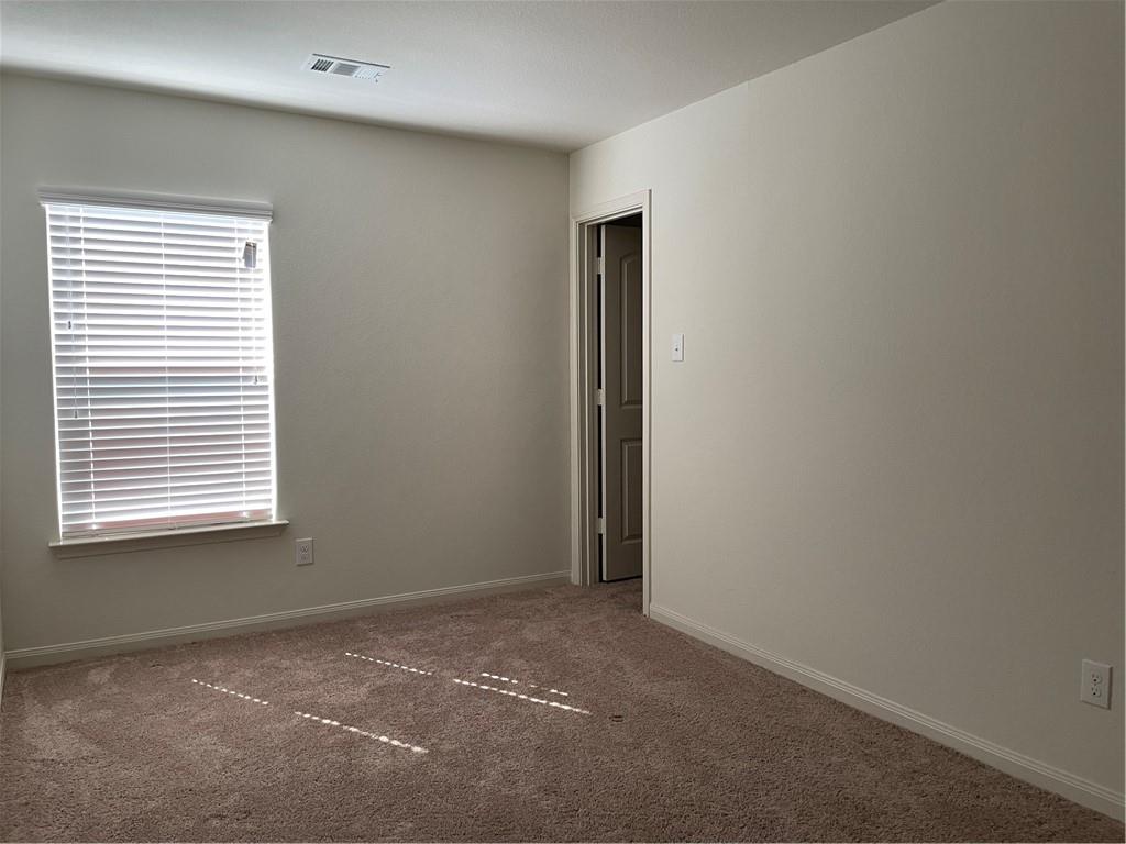 329 Crescent Park Dr, Jarrell, TX 76537