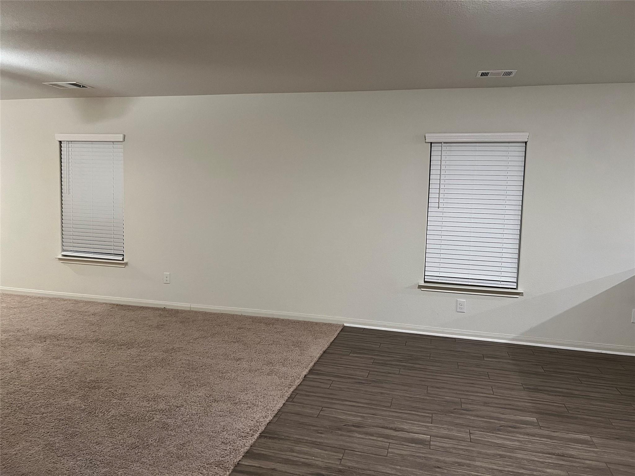 329 Crescent Park Dr, Jarrell, TX 76537