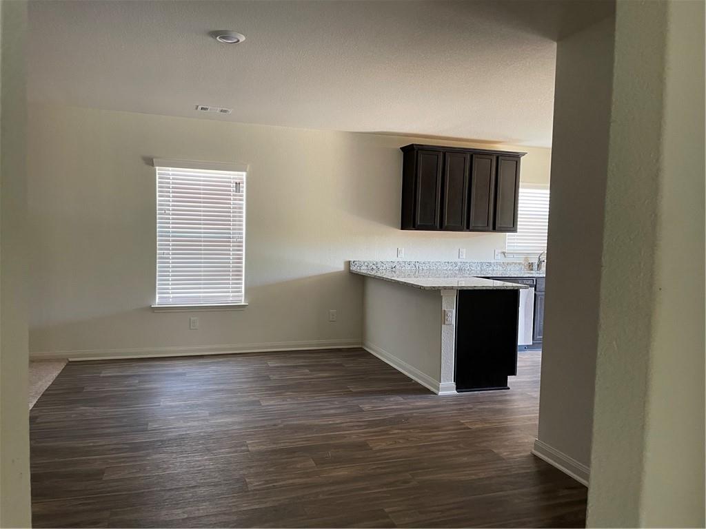 329 Crescent Park Dr, Jarrell, TX 76537