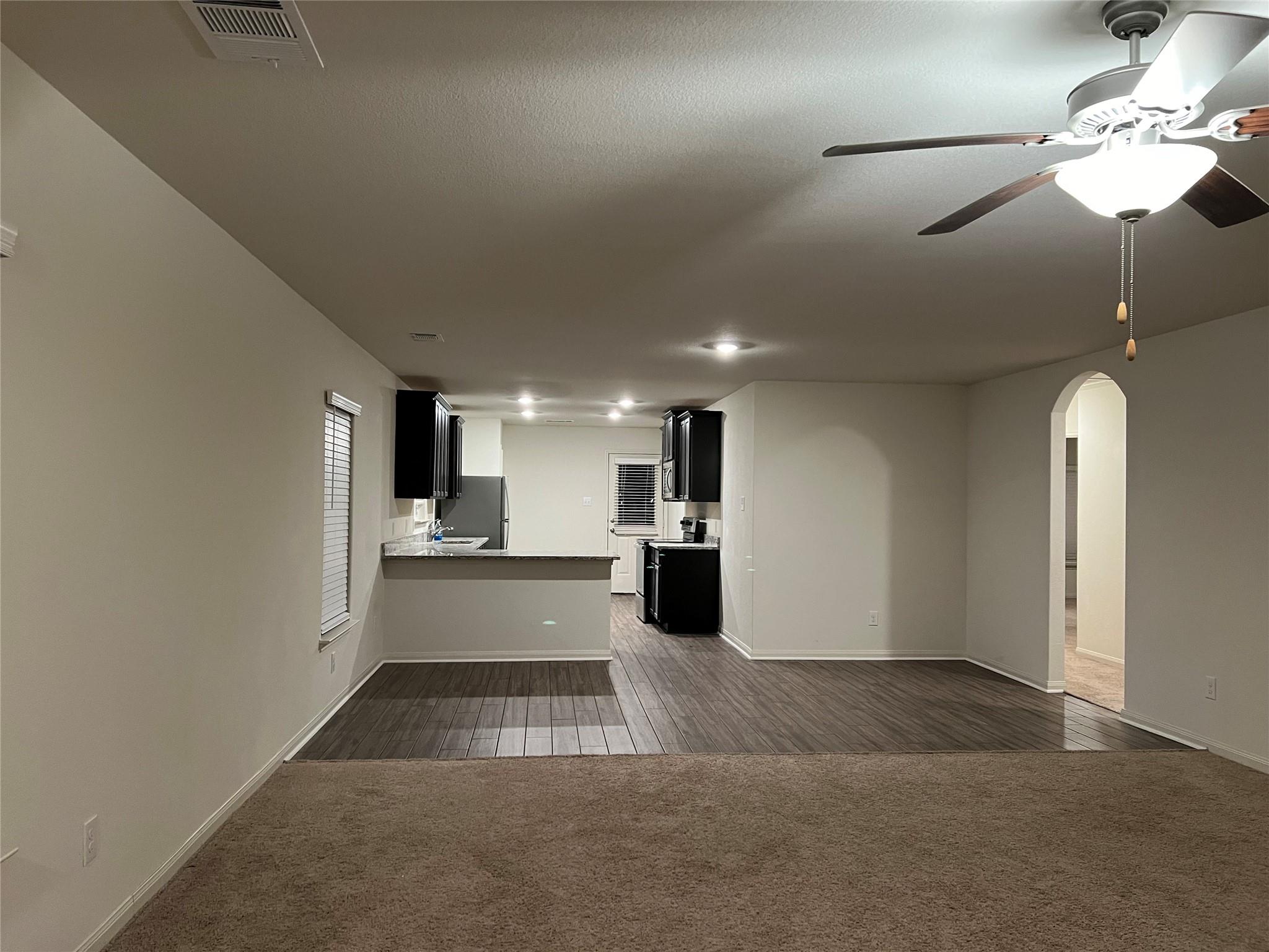 329 Crescent Park Dr, Jarrell, TX 76537