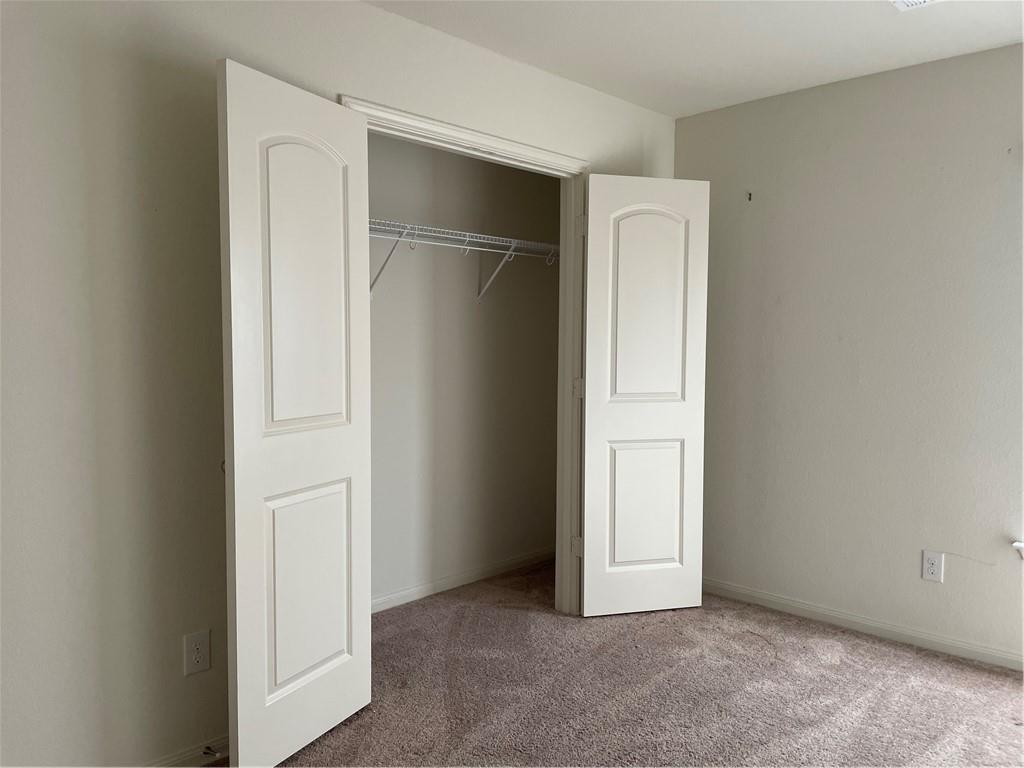 329 Crescent Park Dr, Jarrell, TX 76537