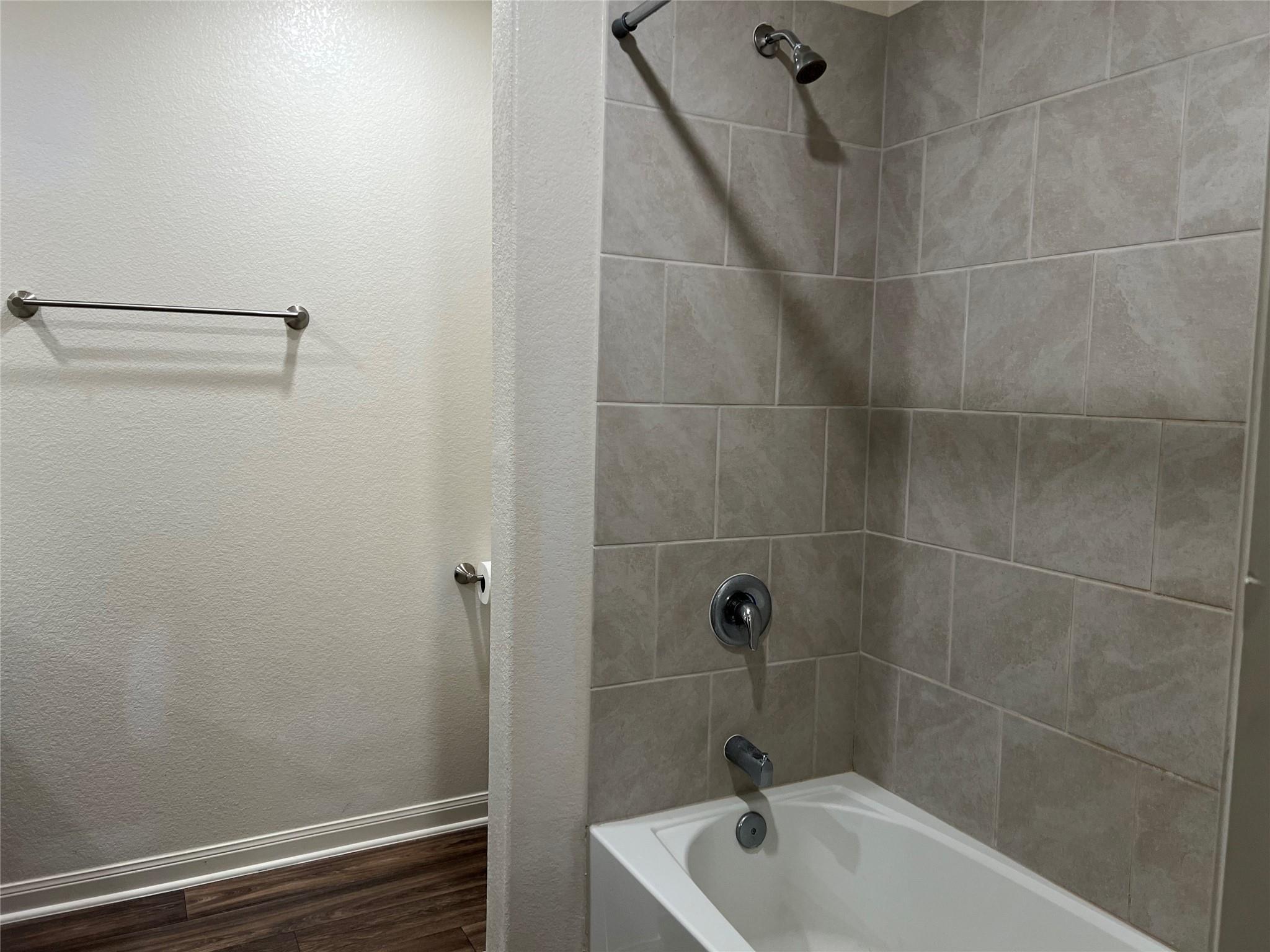 329 Crescent Park Dr, Jarrell, TX 76537