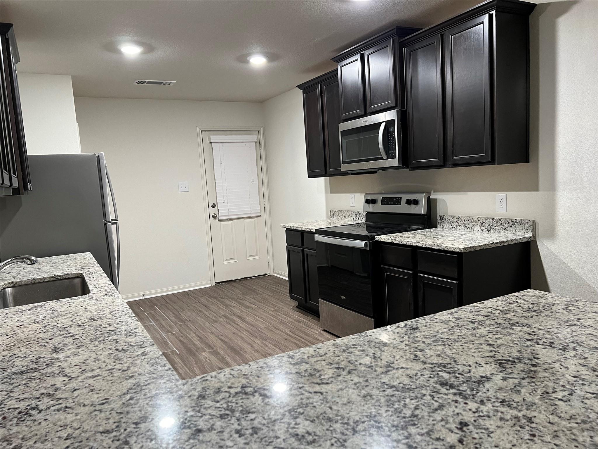 329 Crescent Park Dr, Jarrell, TX 76537