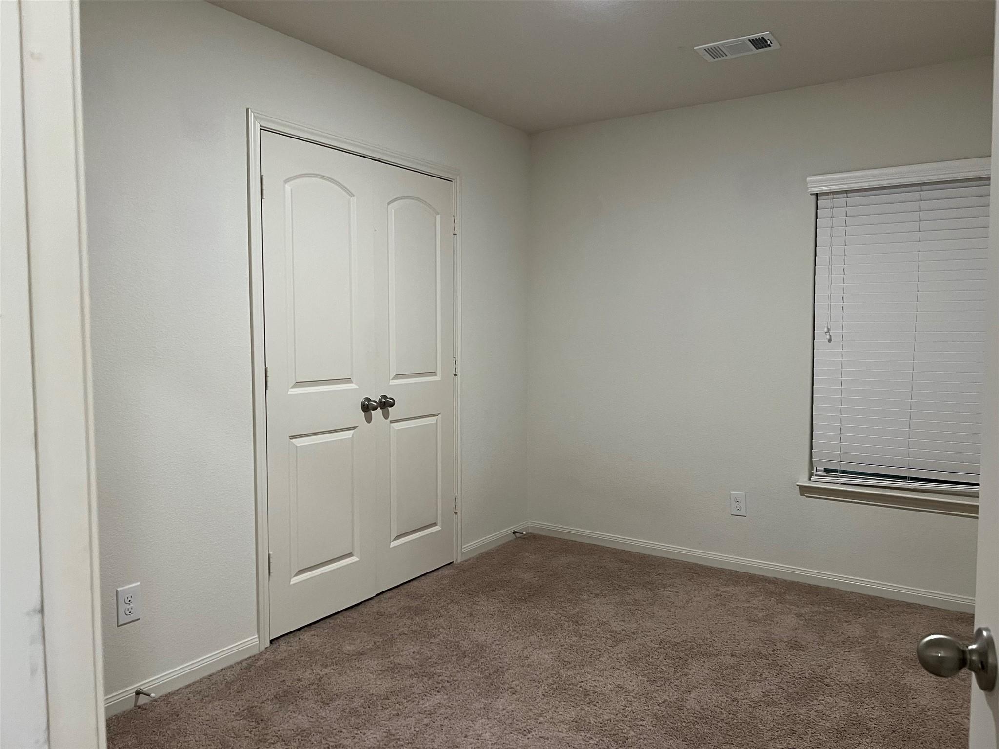 329 Crescent Park Dr, Jarrell, TX 76537